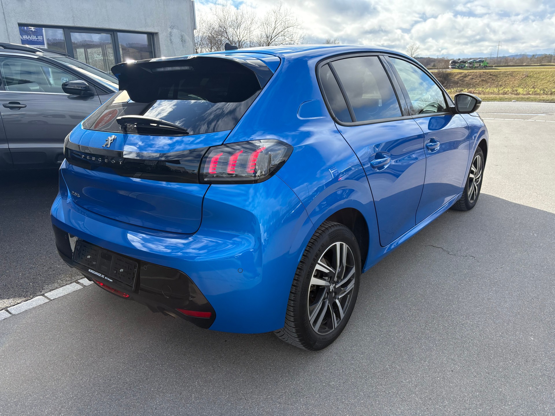 PEUGEOT 208 1.2 PureTech 100 Allure-image-3