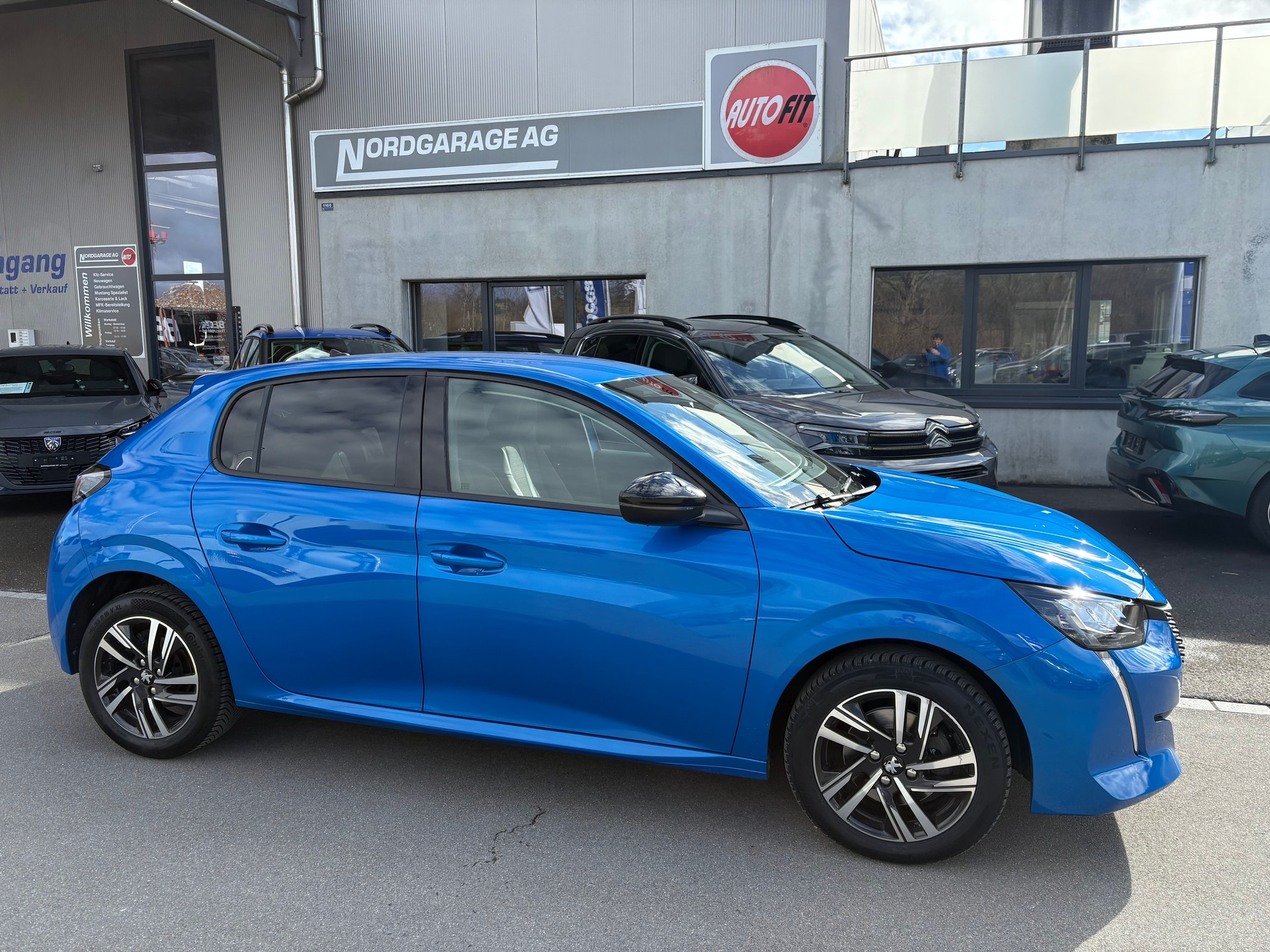 PEUGEOT 208 1.2 PureTech 100 Allure-image-1