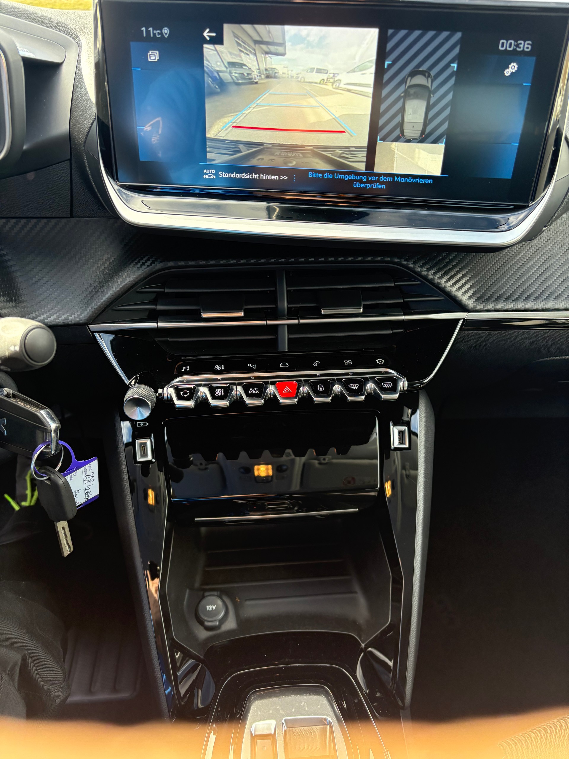 PEUGEOT 208 1.2 PureTech 100 Allure-image-8