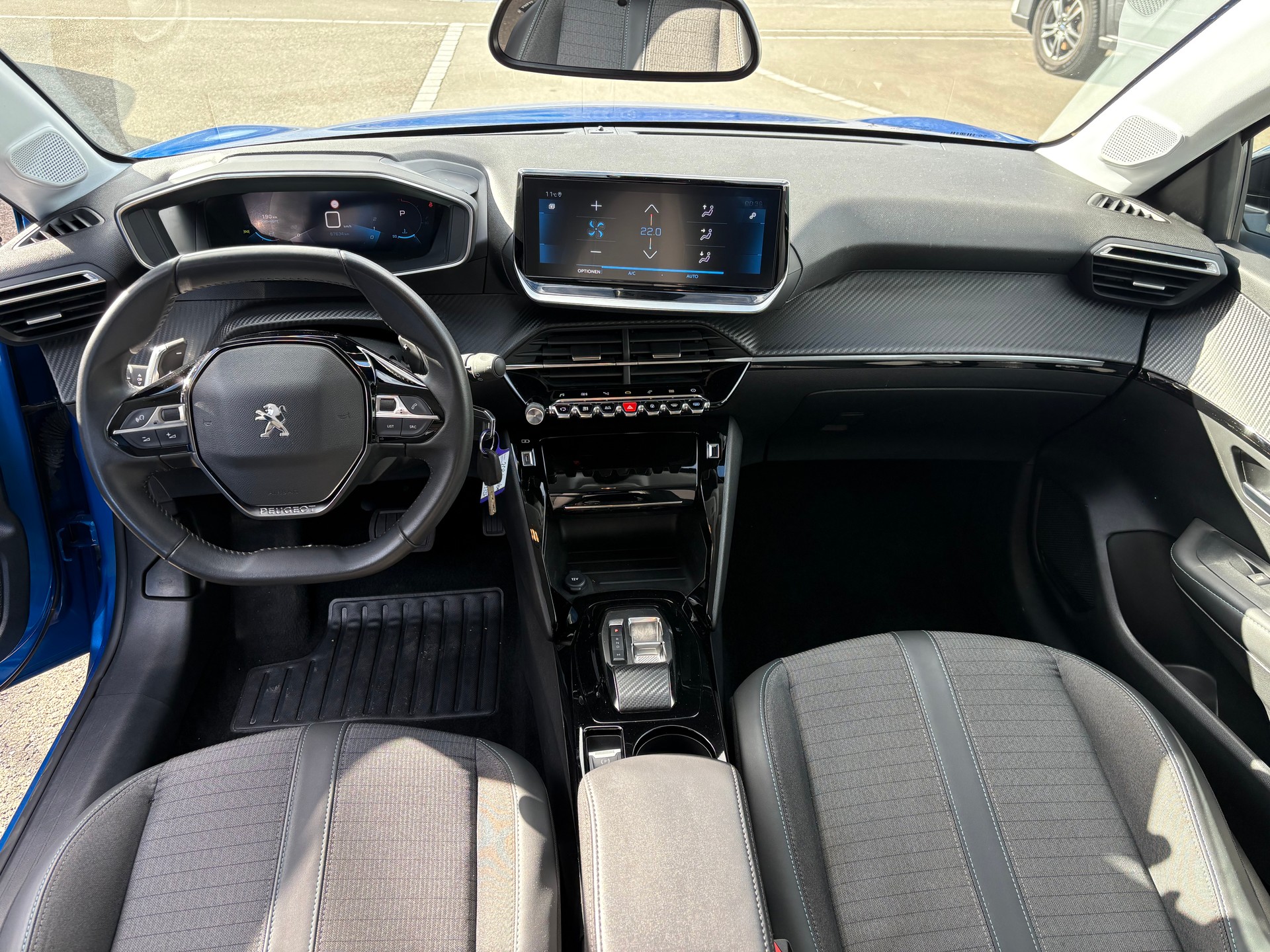 PEUGEOT 208 1.2 PureTech 100 Allure-image-6