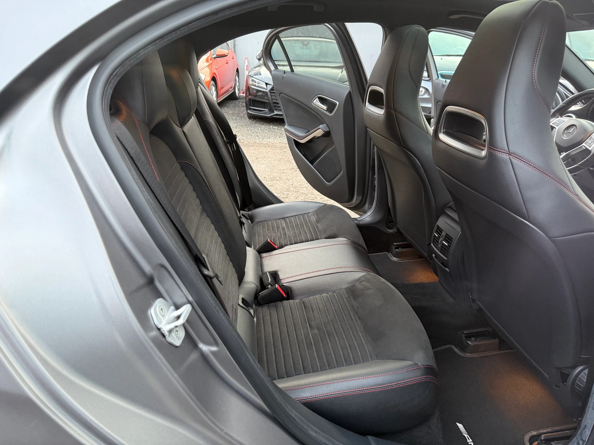 MERCEDES-BENZ A 250 AMG Line 4Matic 7G-DCT-image-12