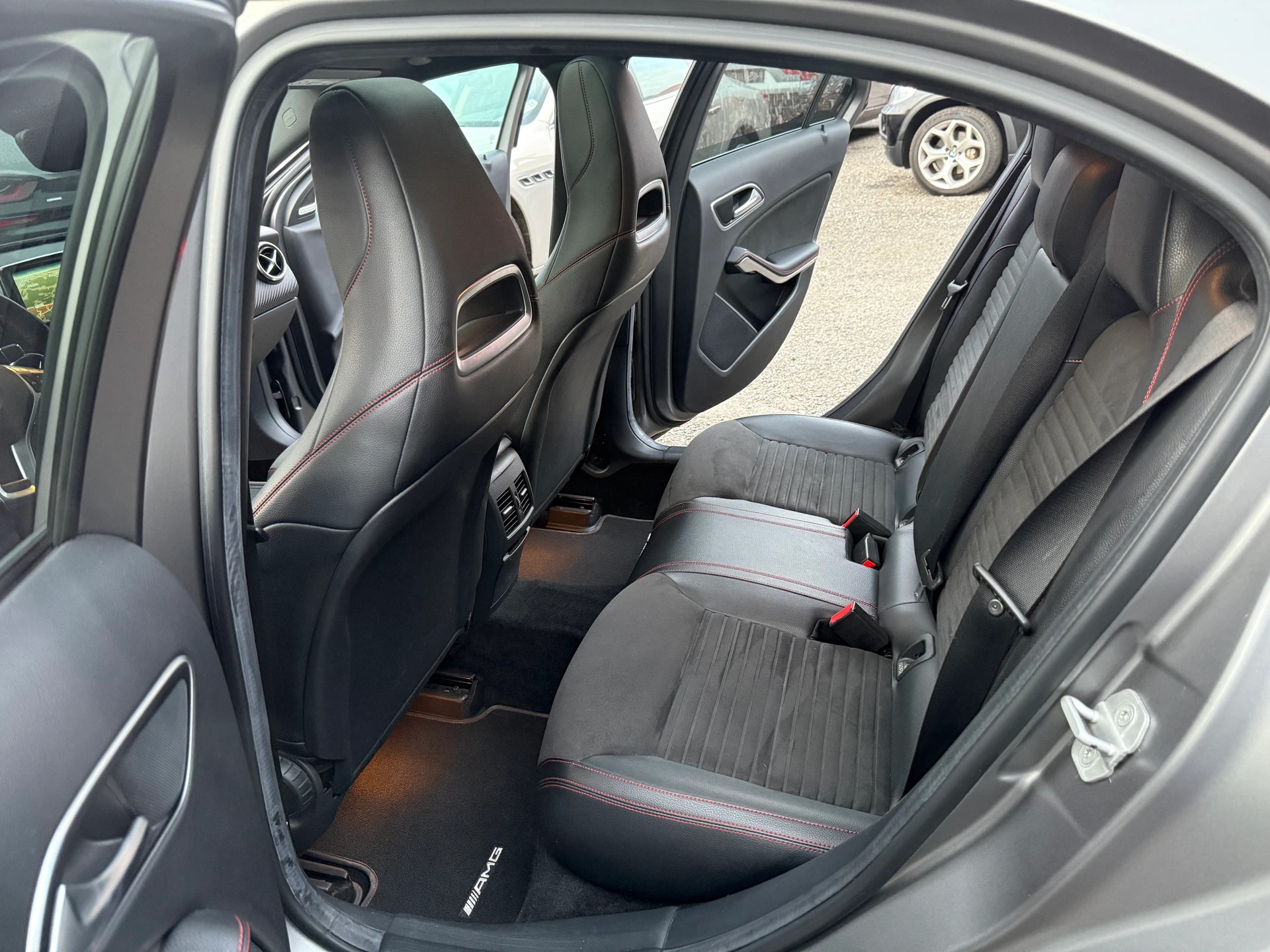 MERCEDES-BENZ A 250 AMG Line 4Matic 7G-DCT-image-9