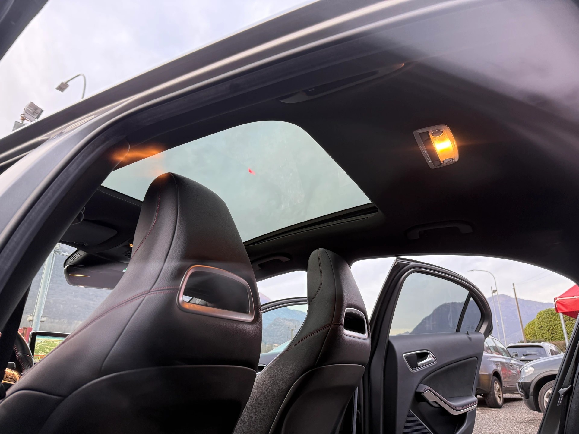 MERCEDES-BENZ A 250 AMG Line 4Matic 7G-DCT-image-13