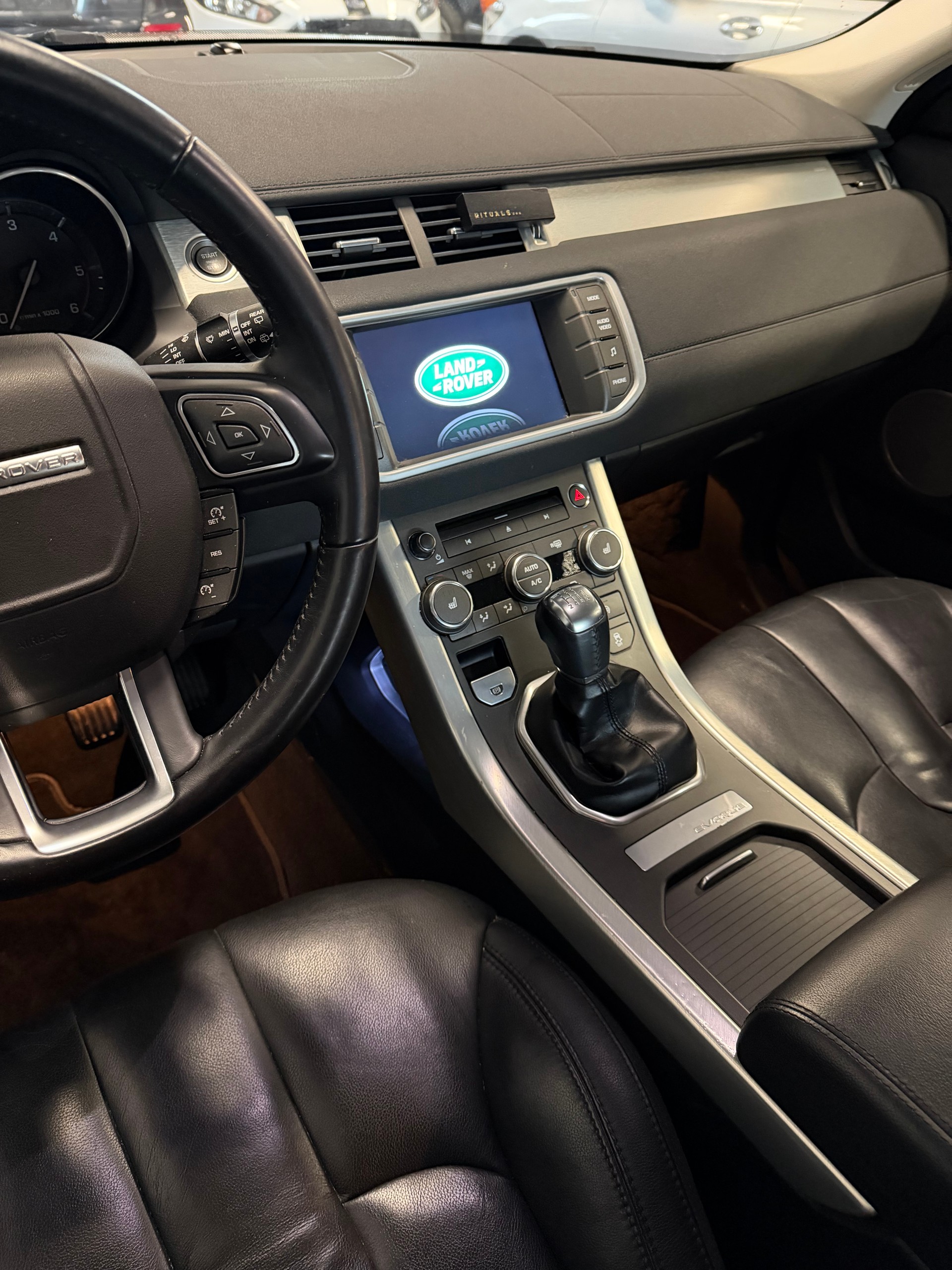 LAND ROVER Range Rover Evoque 2.2eD4 Dynamic 2WD-image-11