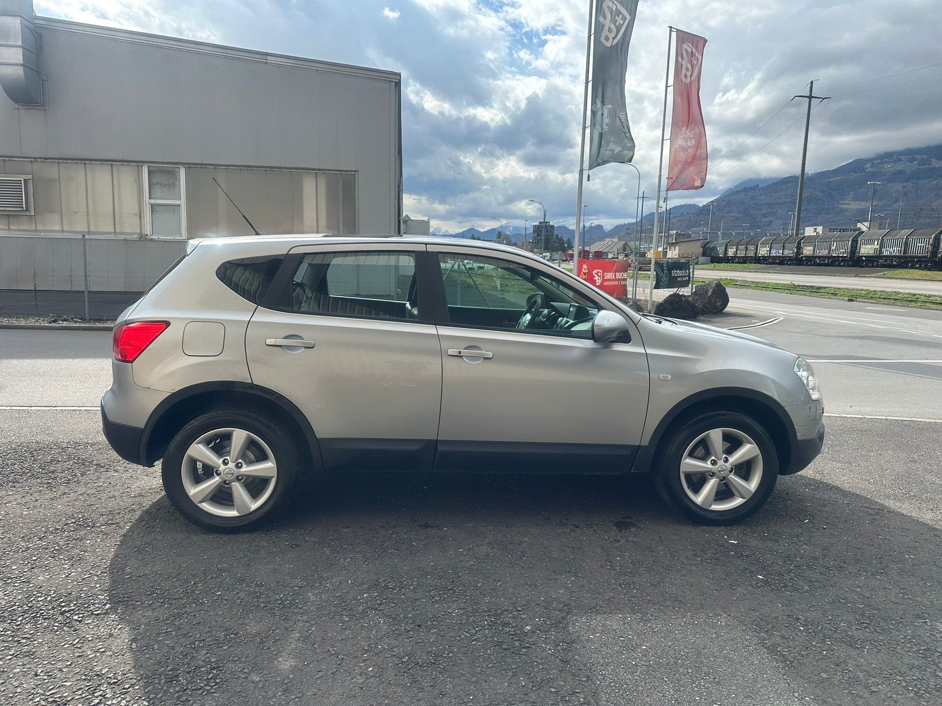 NISSAN Qashqai 2.0 dCi 4WD acenta Automatic-image-2