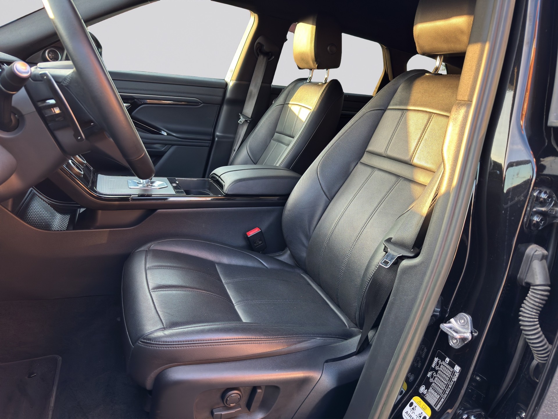 LAND ROVER Range Rover Evoque R-Dynamic P 200 SE AT9-image-5