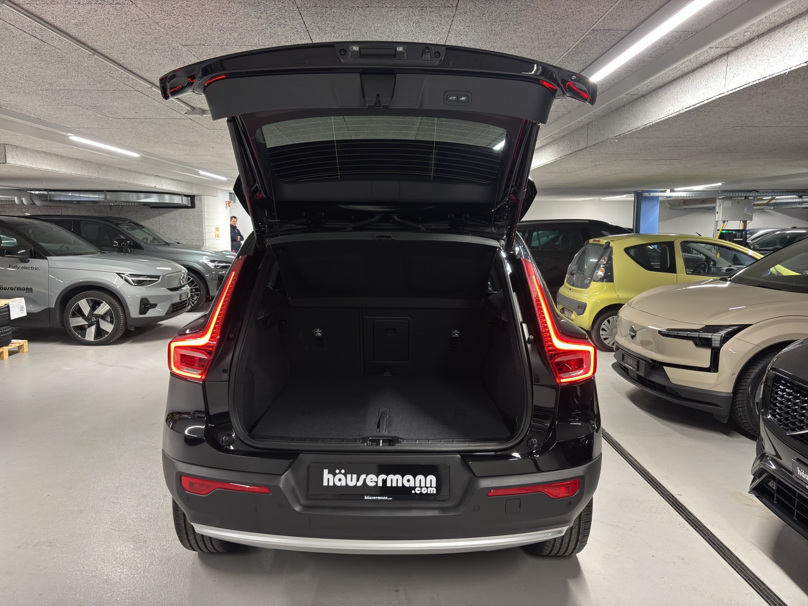 VOLVO XC40 2.0 B3 MH Core XCITE-image-11