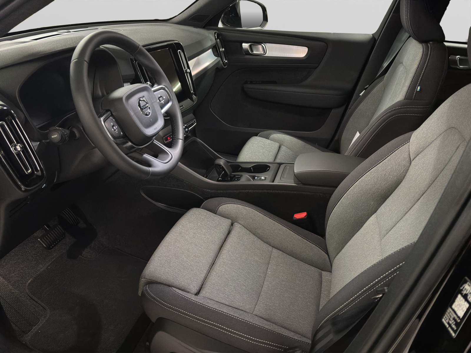 VOLVO XC40 2.0 B3 MH Core XCITE-image-3