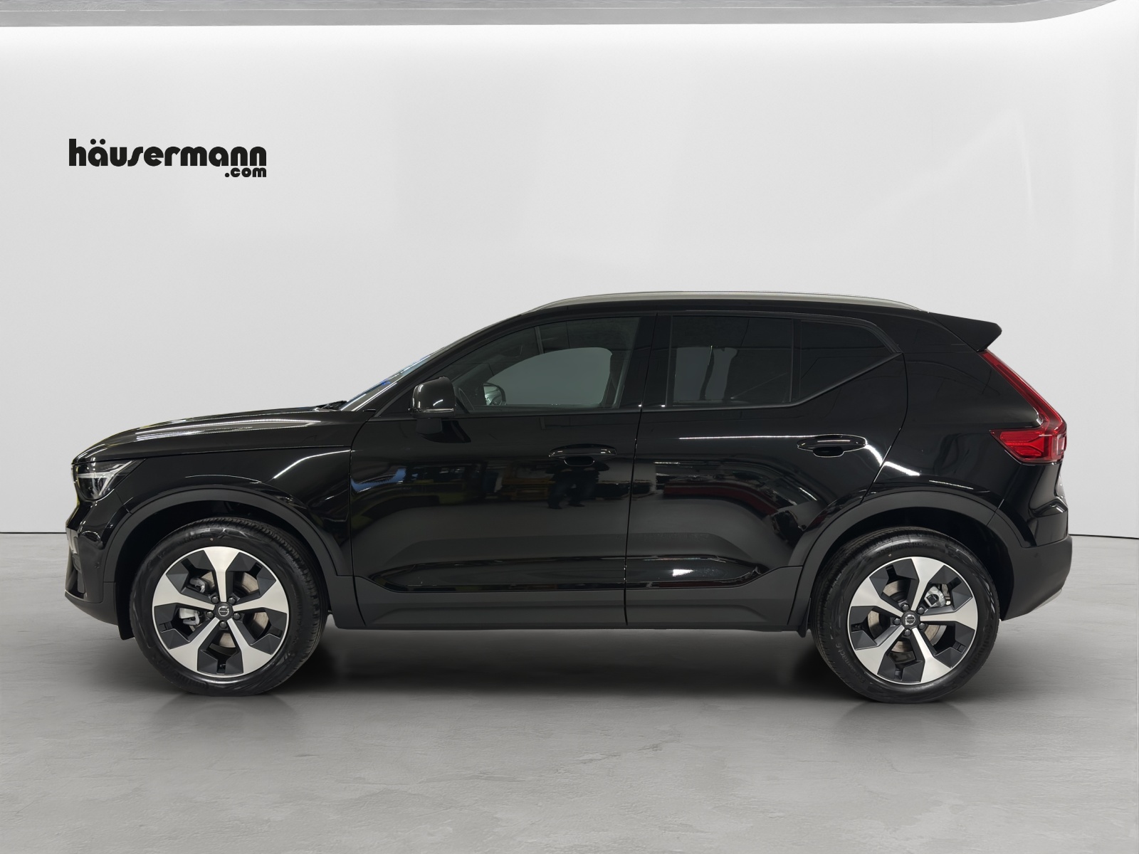 VOLVO XC40 2.0 B3 MH Core XCITE-image-1