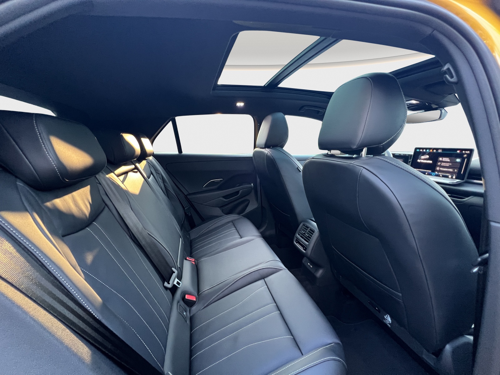 VW T-Roc 1.5 eTSI mHEV R-Line DSG-image-11