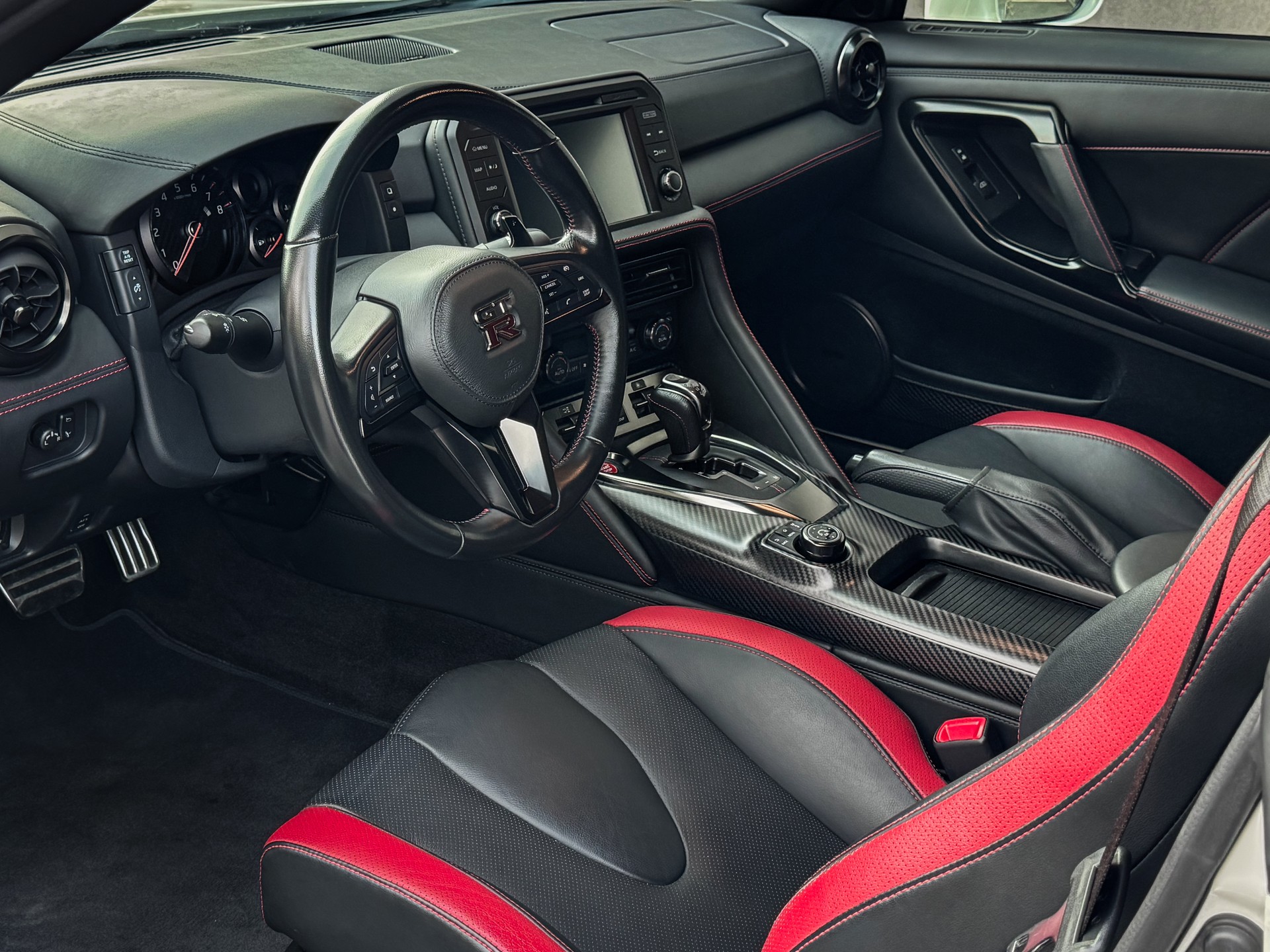 NISSAN GT-R 3.8 V6 Biturbo Black Edition-image-8