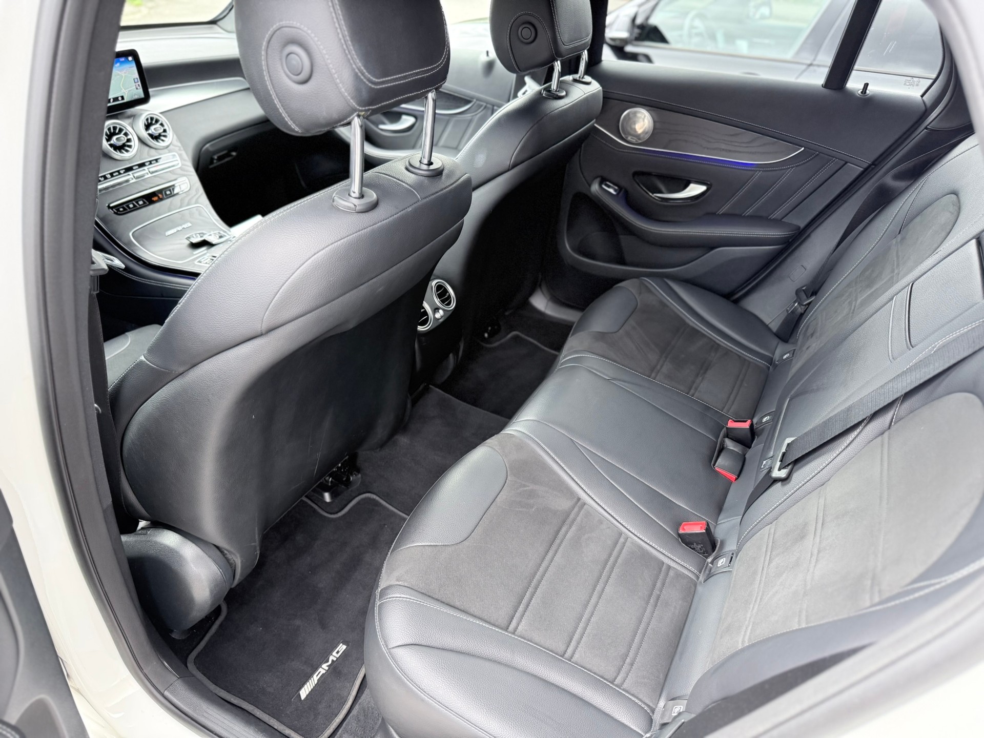 MERCEDES-BENZ GLC 63 AMG 4Matic 9G-Tronic-image-19