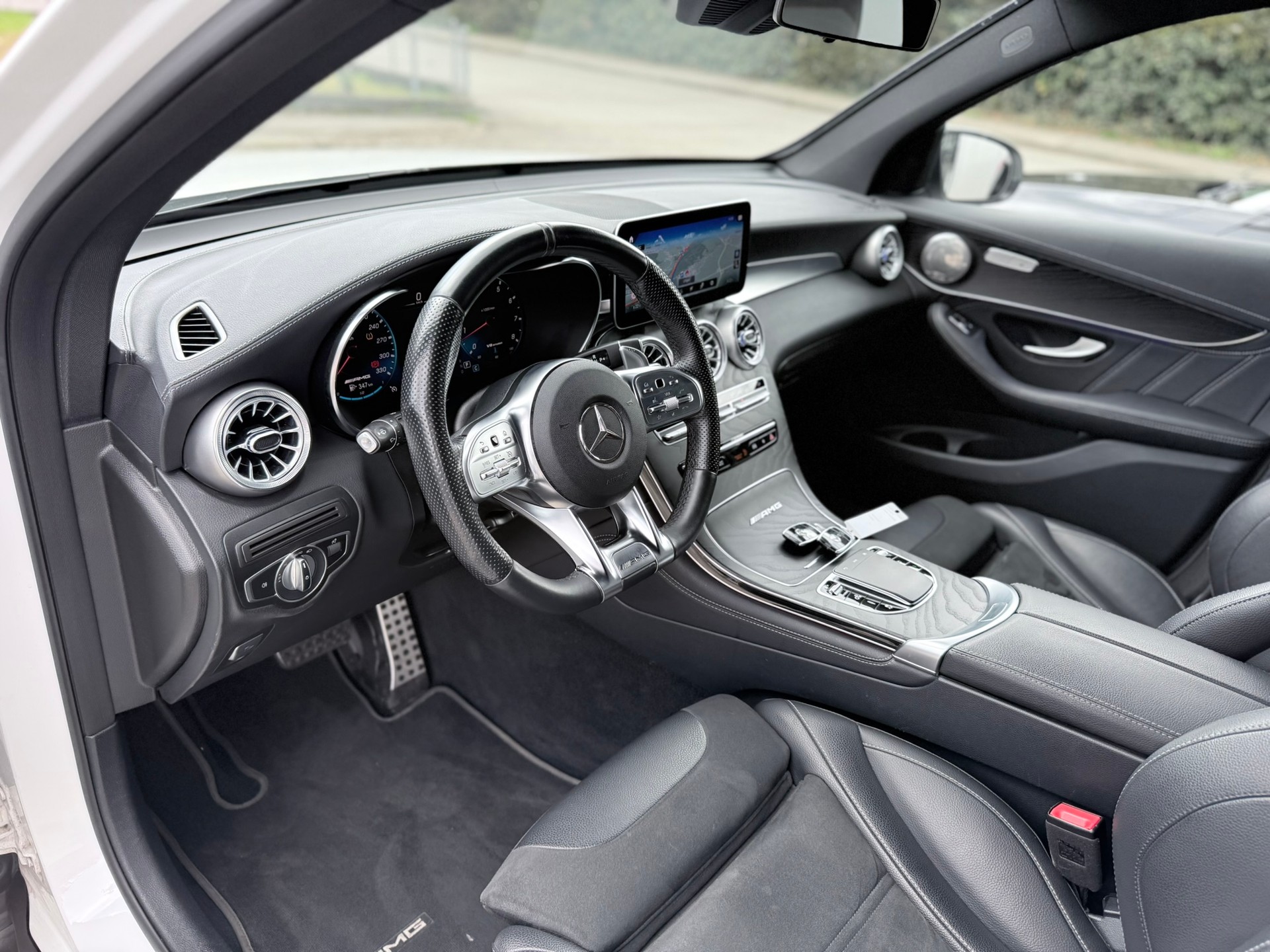 MERCEDES-BENZ GLC 63 AMG 4Matic 9G-Tronic-image-11