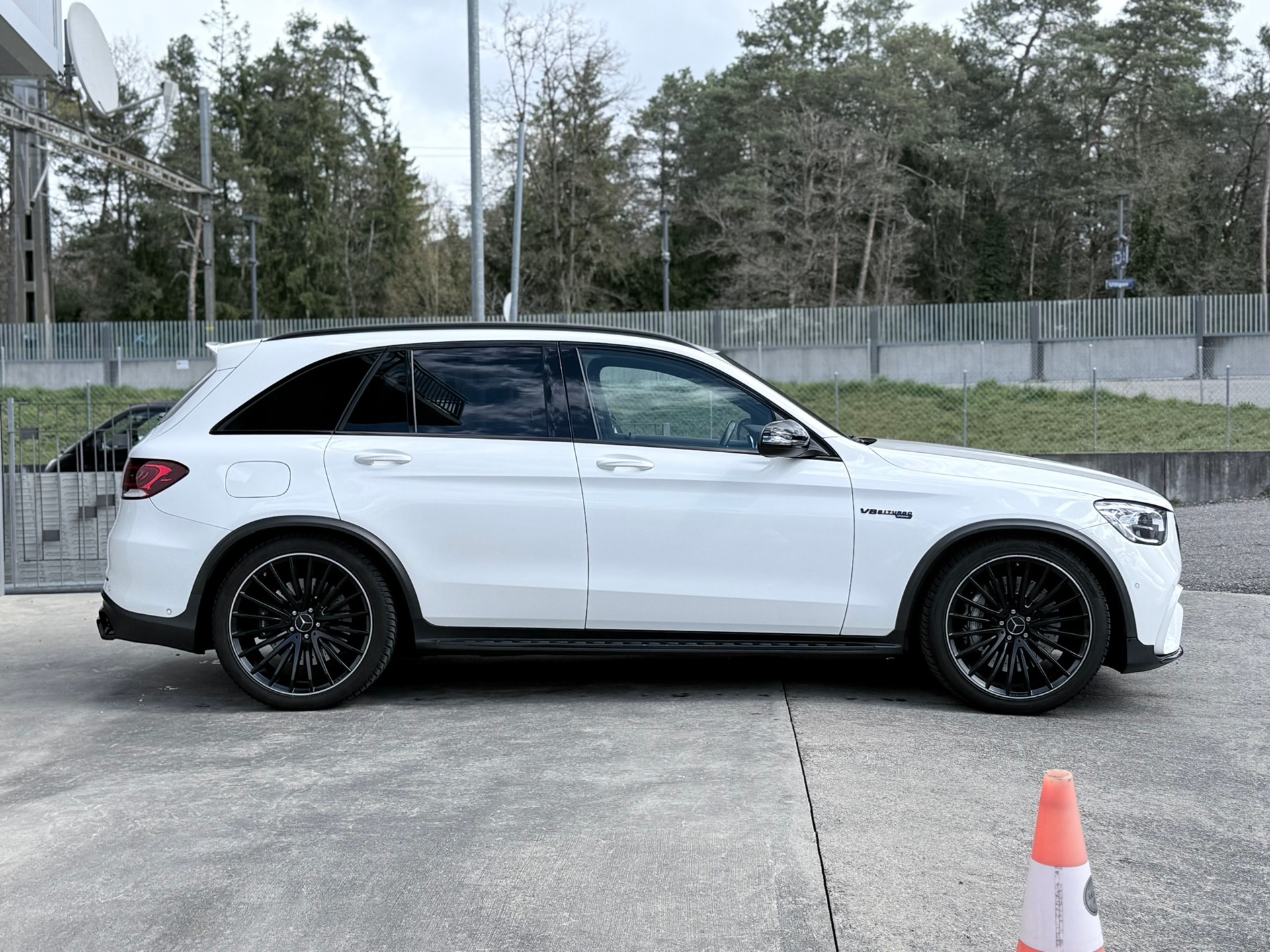 MERCEDES-BENZ GLC 63 AMG 4Matic 9G-Tronic-showroom-element-3