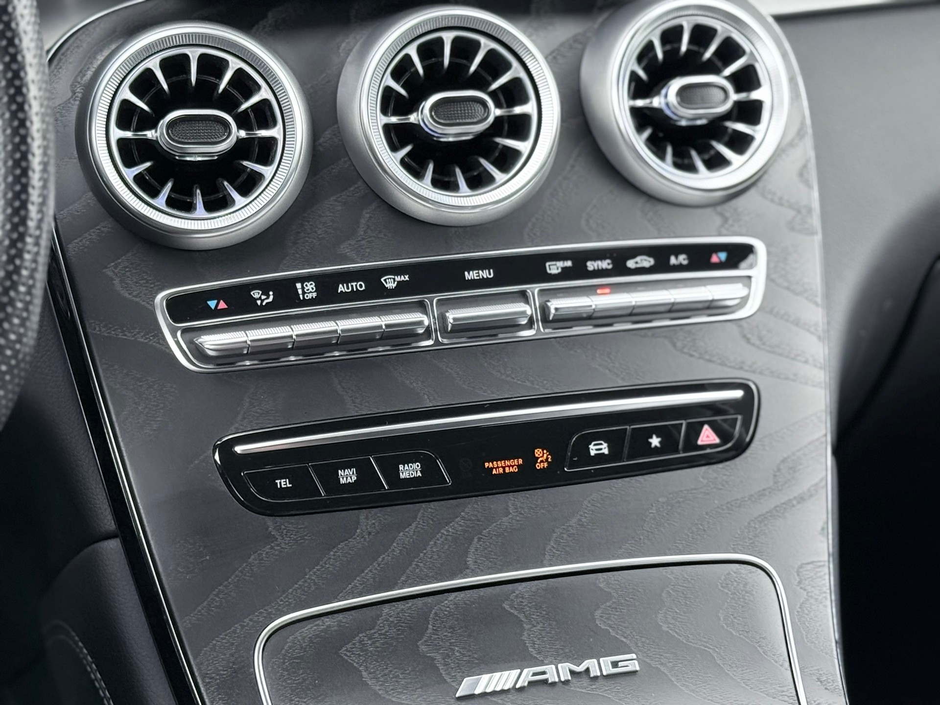 MERCEDES-BENZ GLC 63 AMG 4Matic 9G-Tronic-image-17