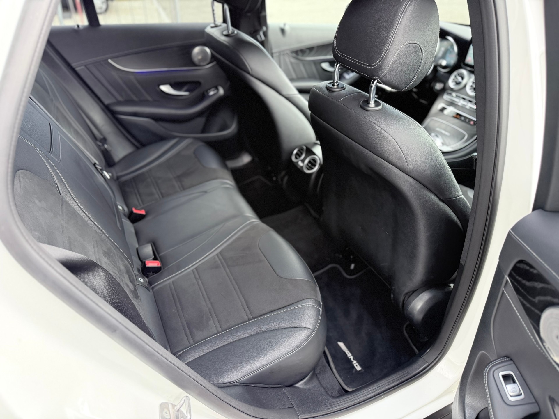 MERCEDES-BENZ GLC 63 AMG 4Matic 9G-Tronic-image-22