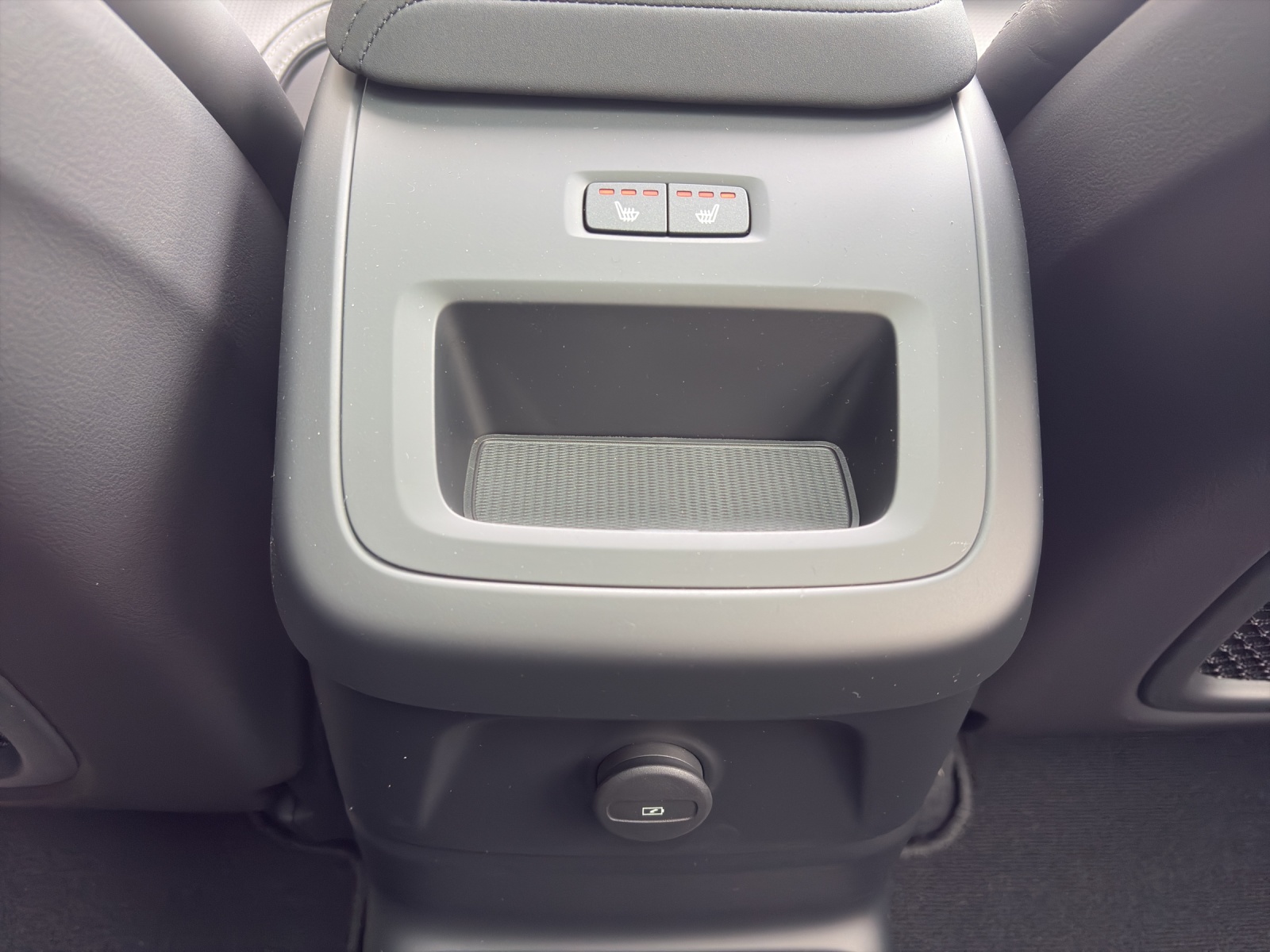 VOLVO XC60 T6 eAWD PluginHybrid Black Edition Geartronic-image-13