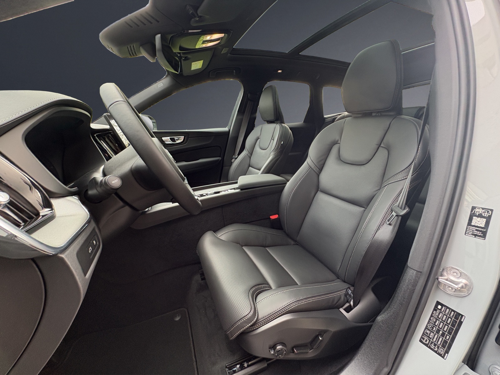 VOLVO XC60 T6 eAWD PluginHybrid Black Edition Geartronic-image-5