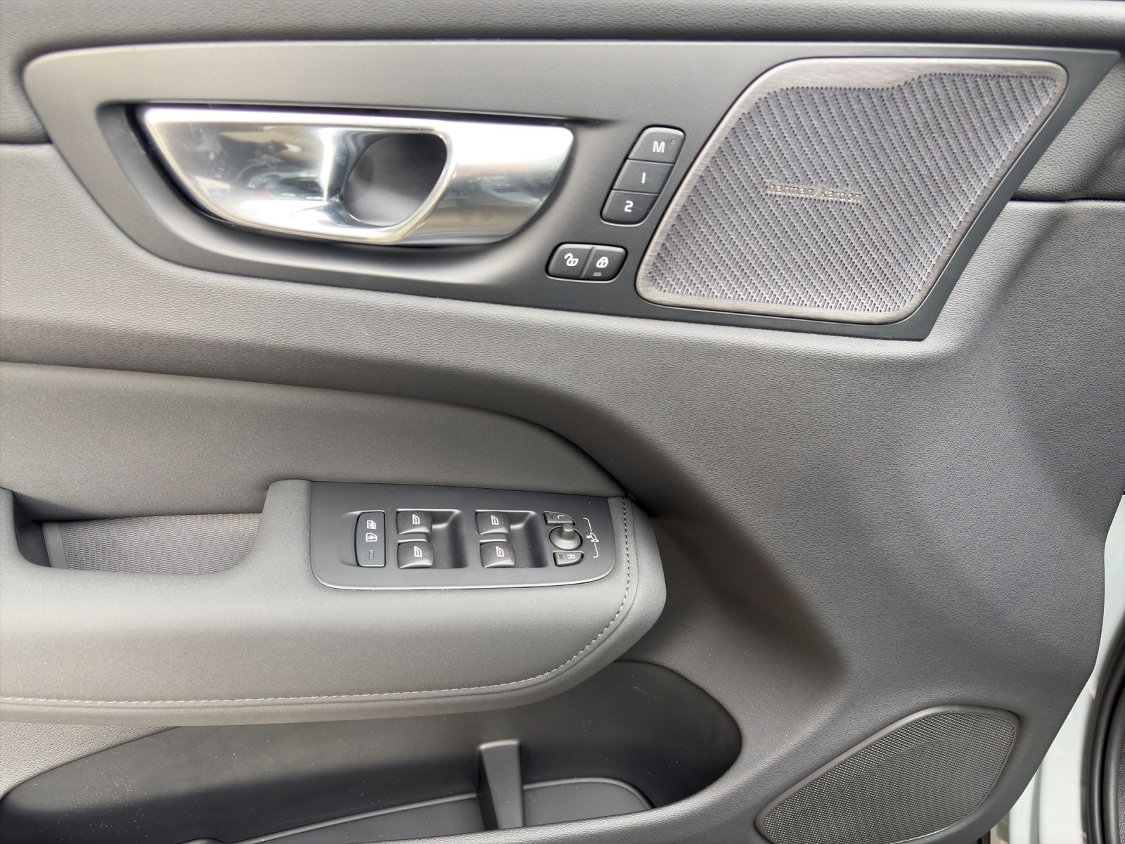 VOLVO XC60 T6 eAWD PluginHybrid Black Edition Geartronic-image-15