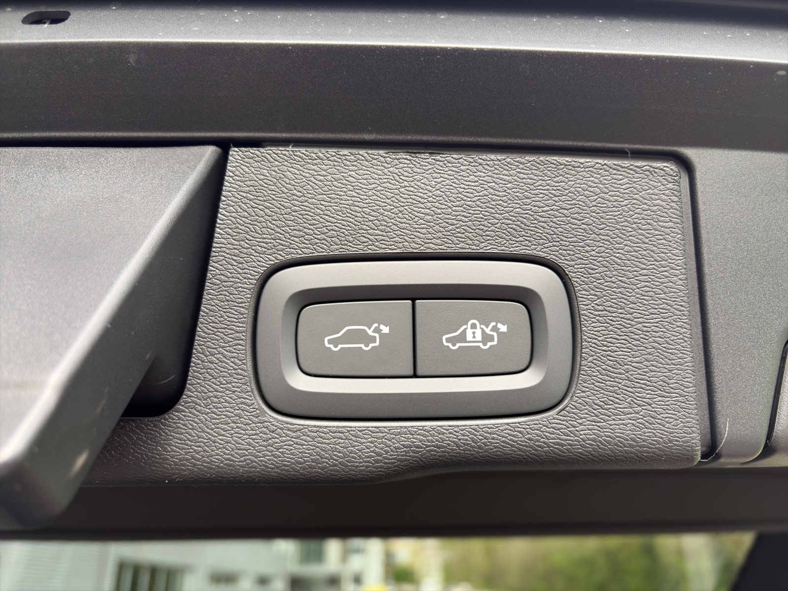 VOLVO XC60 T6 eAWD PluginHybrid Black Edition Geartronic-image-11