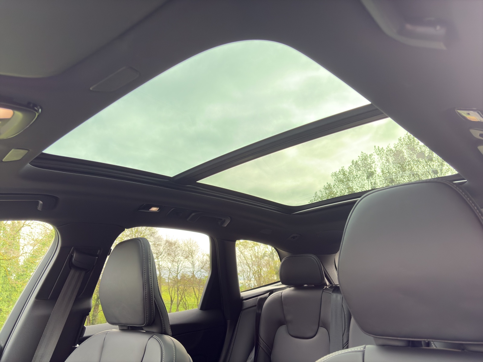 VOLVO XC60 T6 eAWD PluginHybrid Black Edition Geartronic-image-16