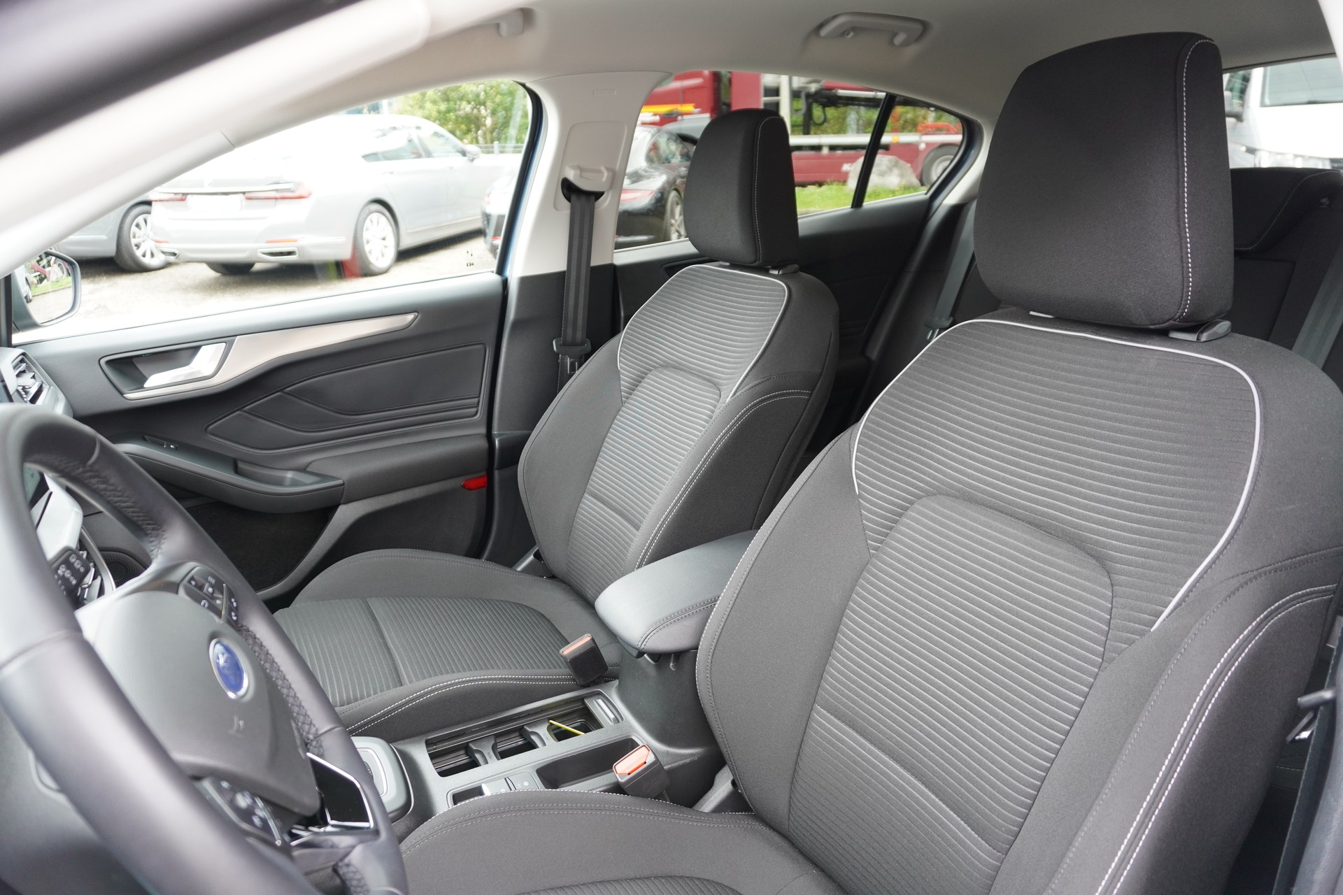 FORD Focus 1.0 MHEV Titanium X Automatic-image-10