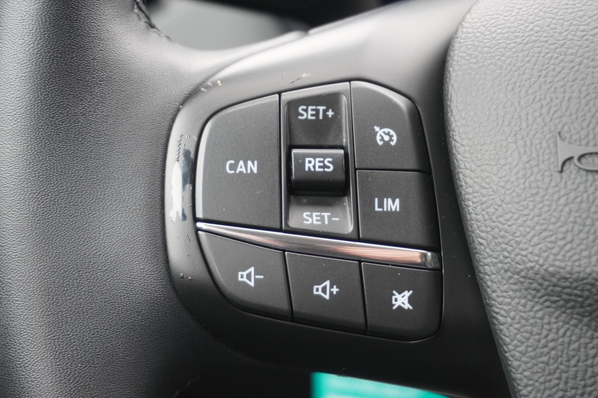 FORD Focus 1.0 MHEV Titanium X Automatic-image-16