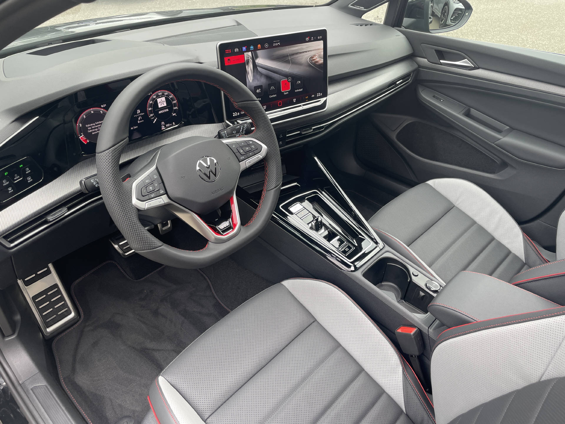 VW Golf VIII 2.0 TSI GTI DSG-image-7
