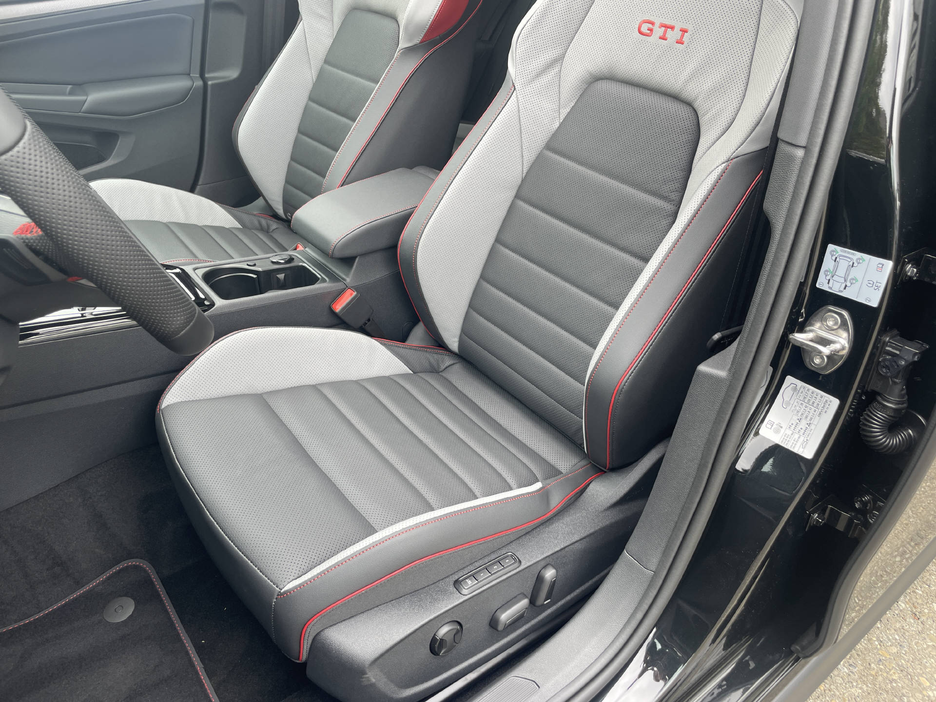 VW Golf VIII 2.0 TSI GTI DSG-image-10