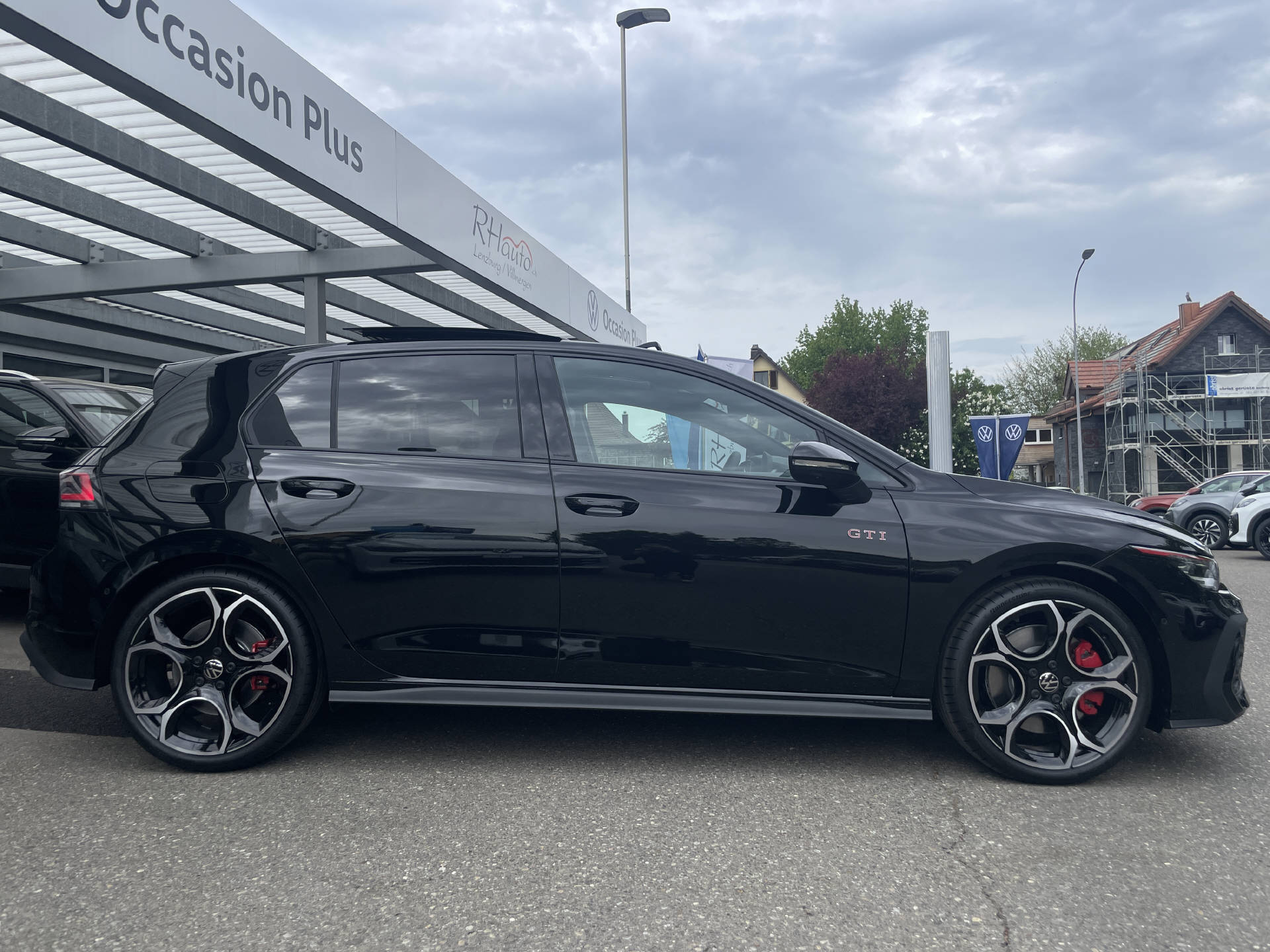 VW Golf VIII 2.0 TSI GTI DSG-image-2