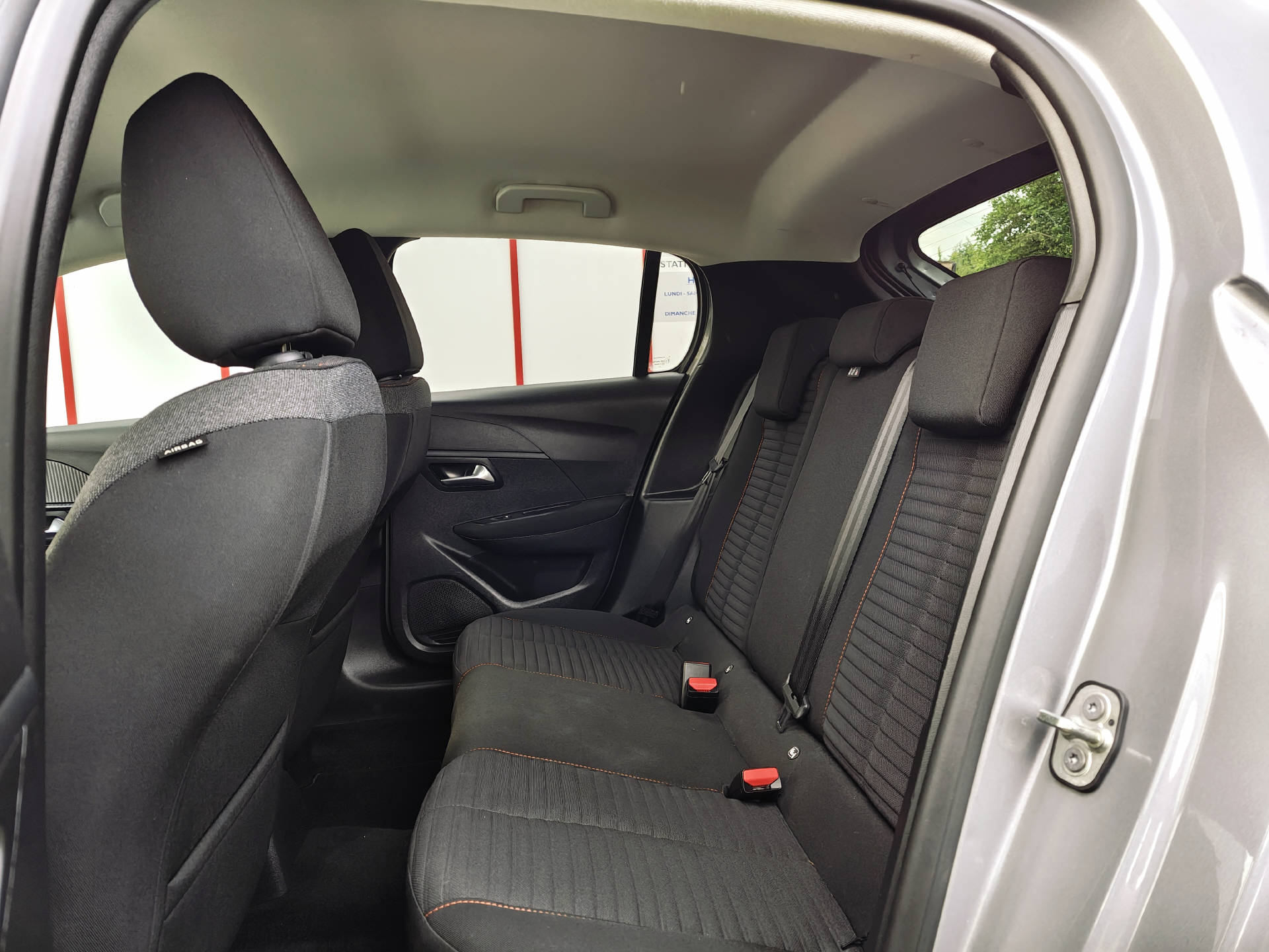PEUGEOT 208 1.2 PureTech 100 Active Pack-image-11