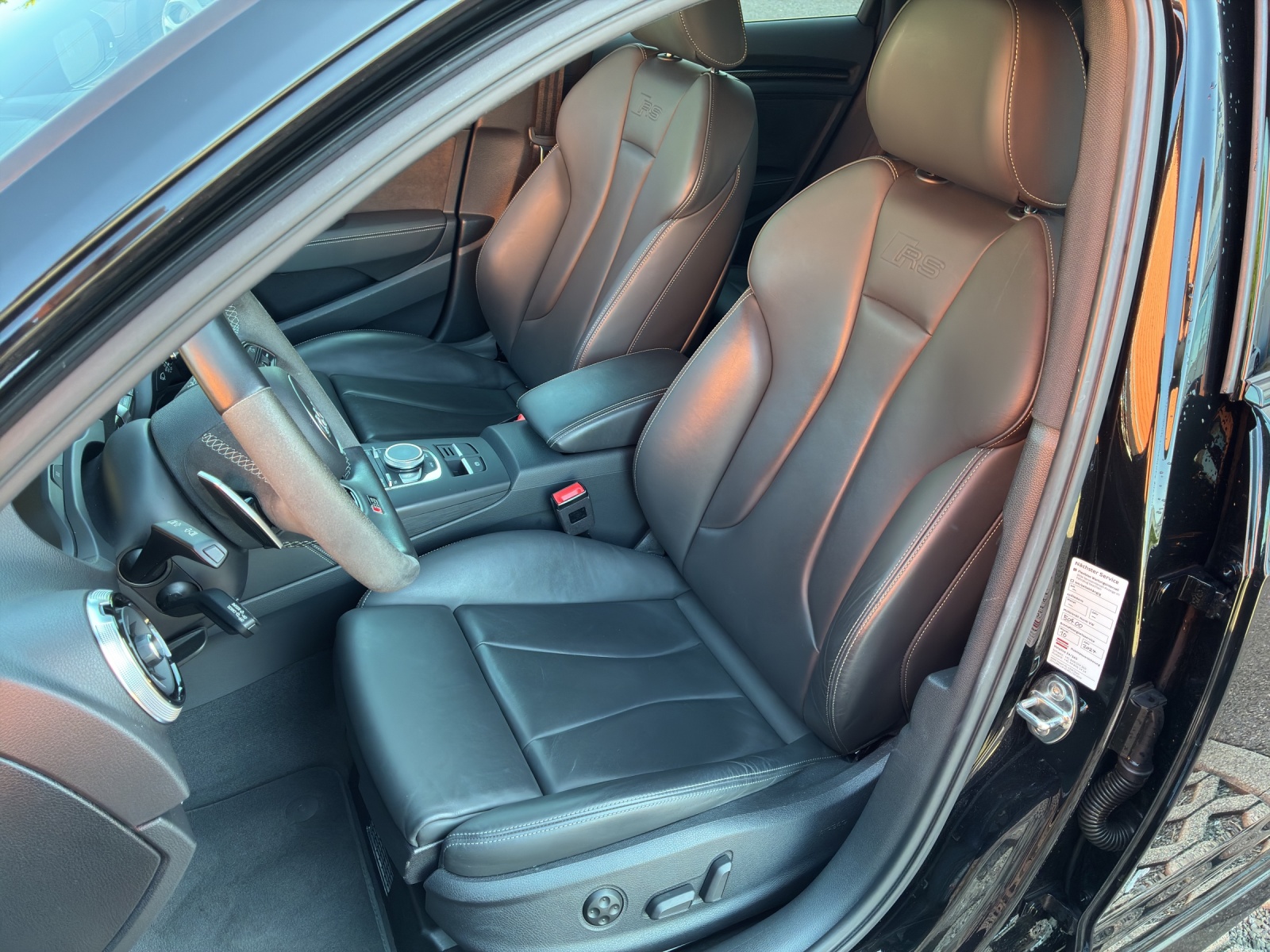 AUDI RS3 Sportback 2.5 TSI quattro S-tronic-image-11