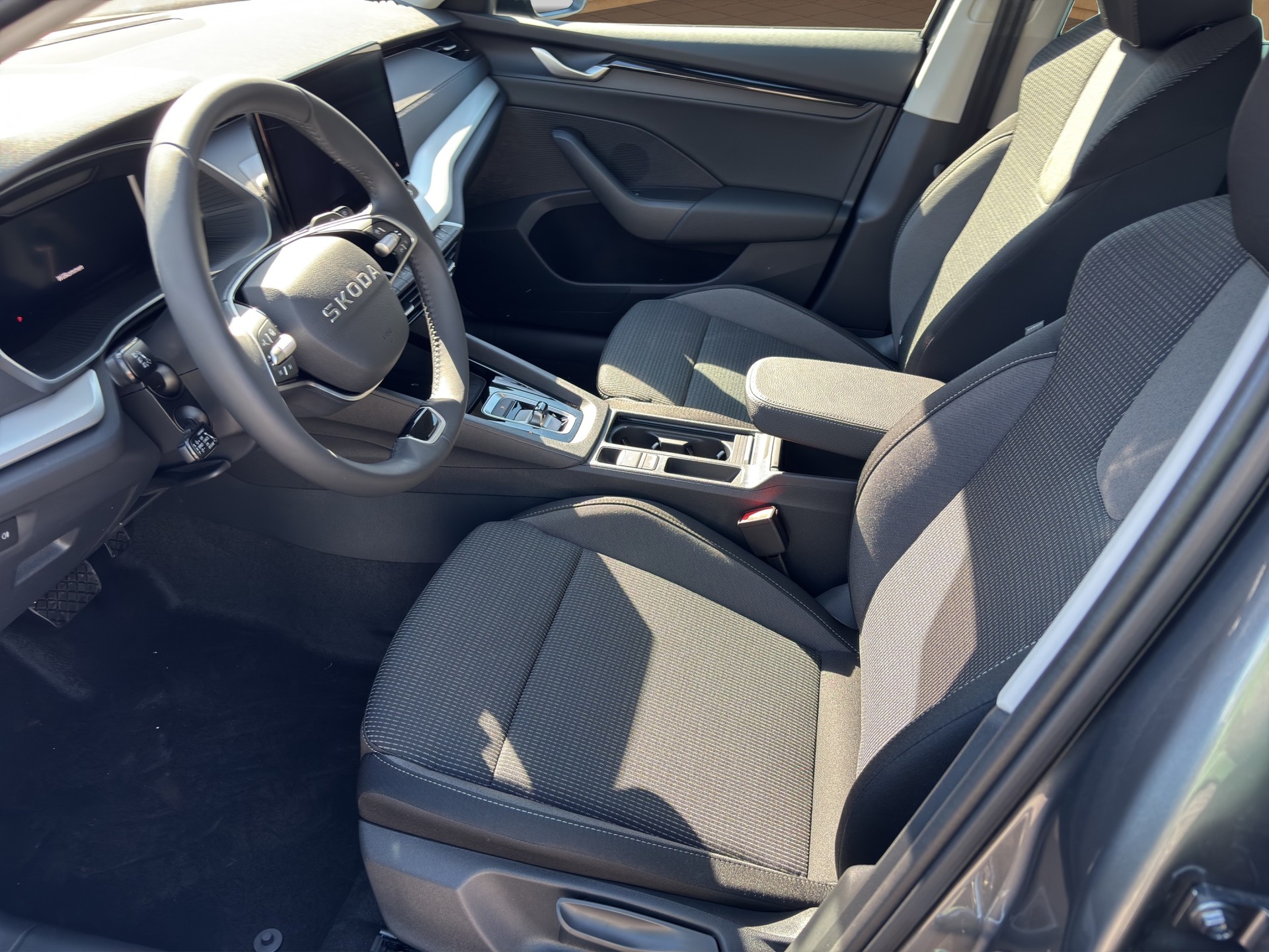 SKODA Octavia Combi 2.0 TDI DSG Selection-image-6