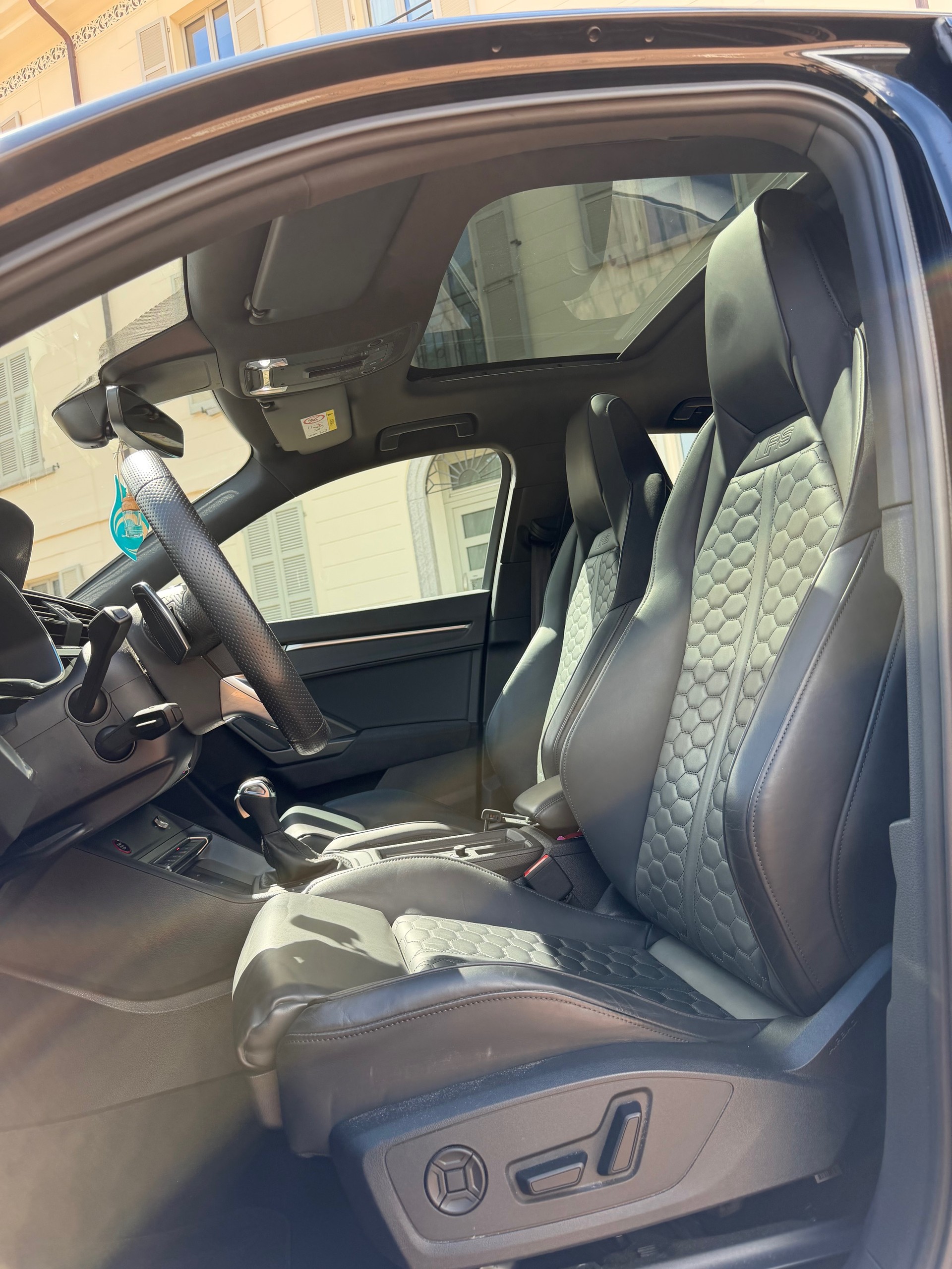 AUDI RS Q3 Sportback quattro S tronic-image-9