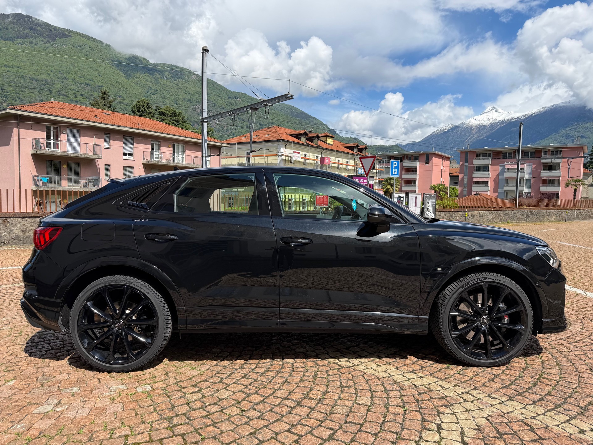 AUDI RS Q3 Sportback quattro S tronic-image-2