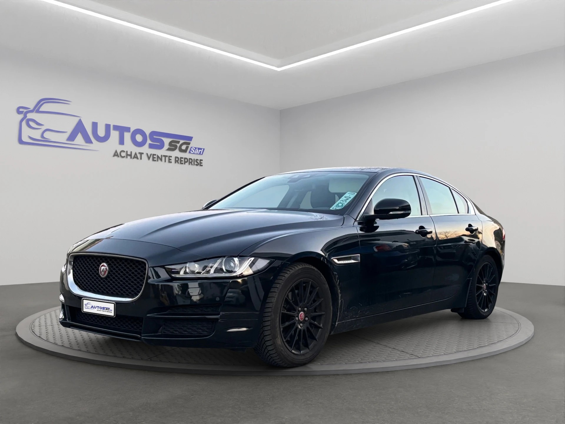 JAGUAR XE 20d Pure AWD Automat-image-1
