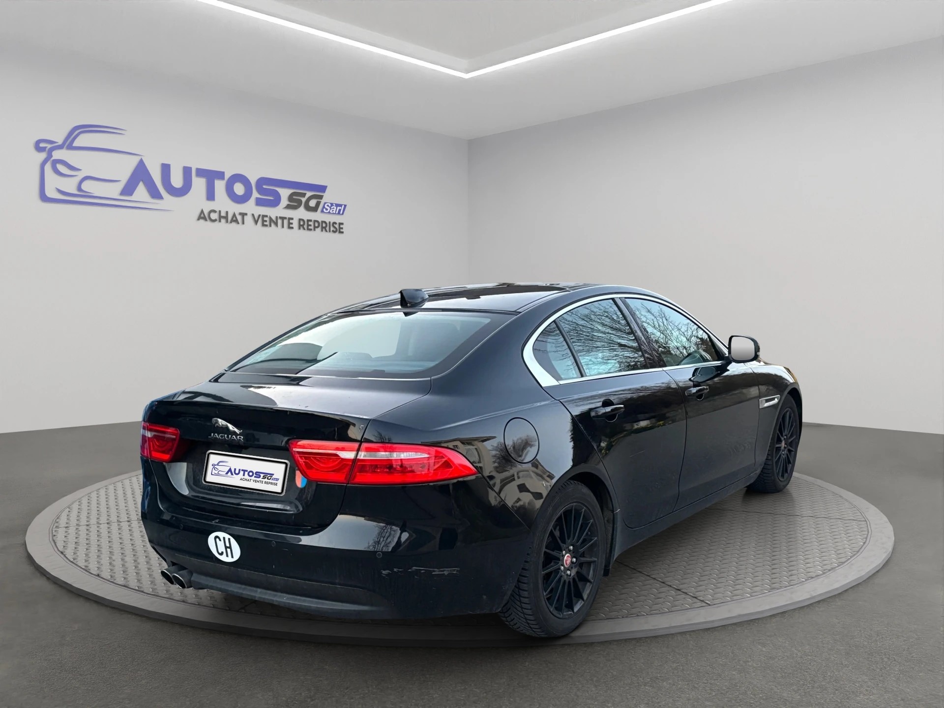 JAGUAR XE 20d Pure AWD Automat-image-4