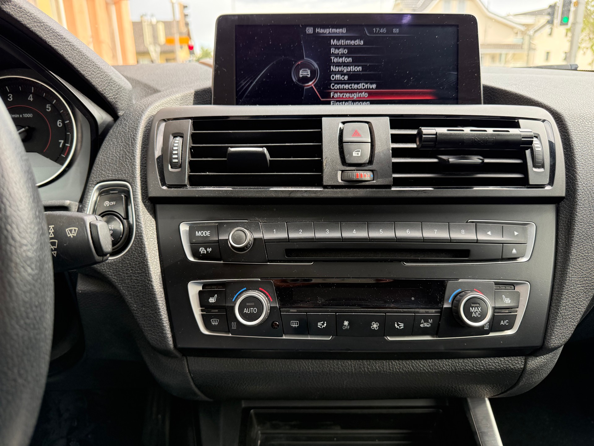 BMW 220i Sport Line Steptronic-image-14