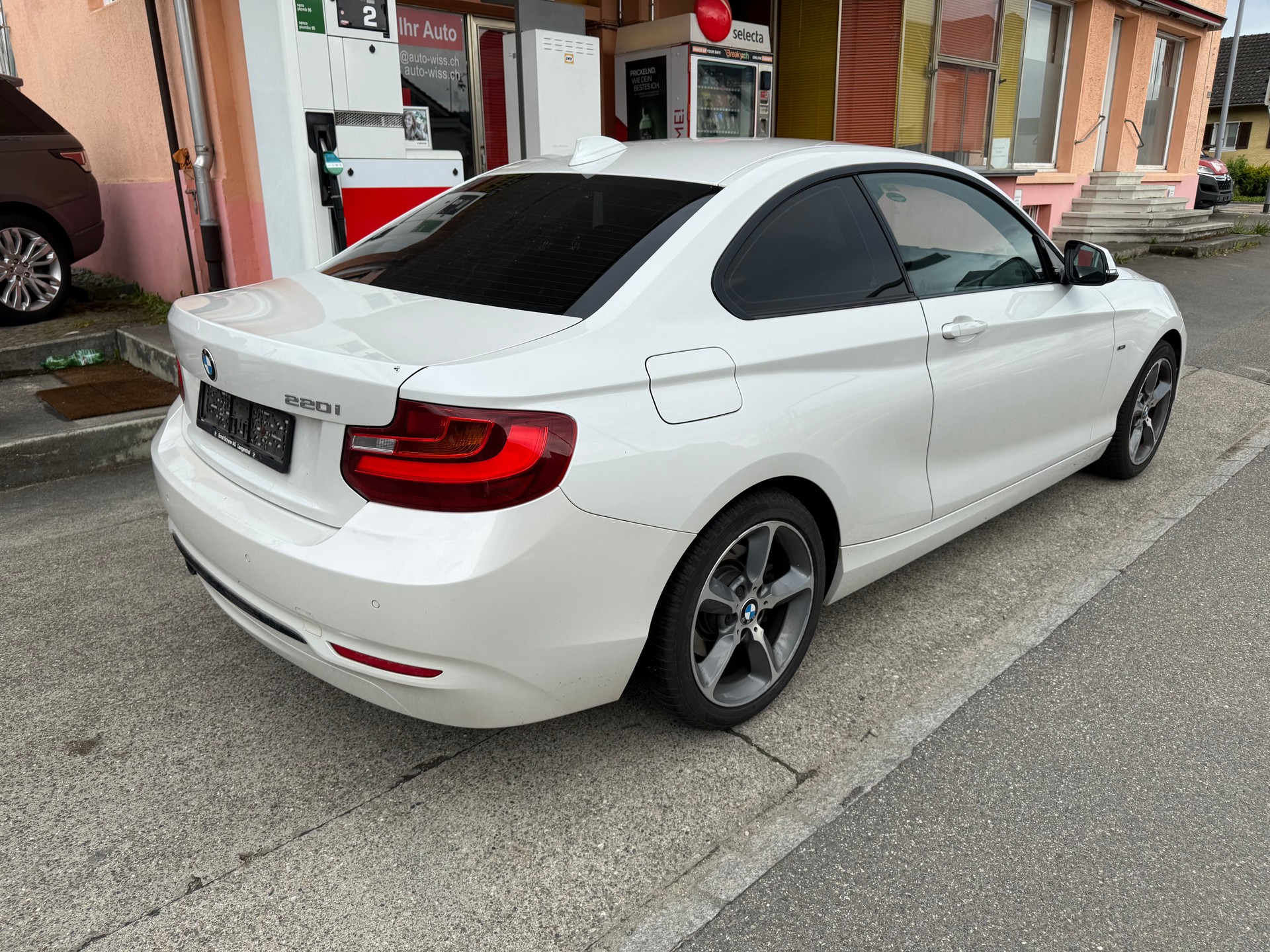 BMW 220i Sport Line Steptronic-image-3