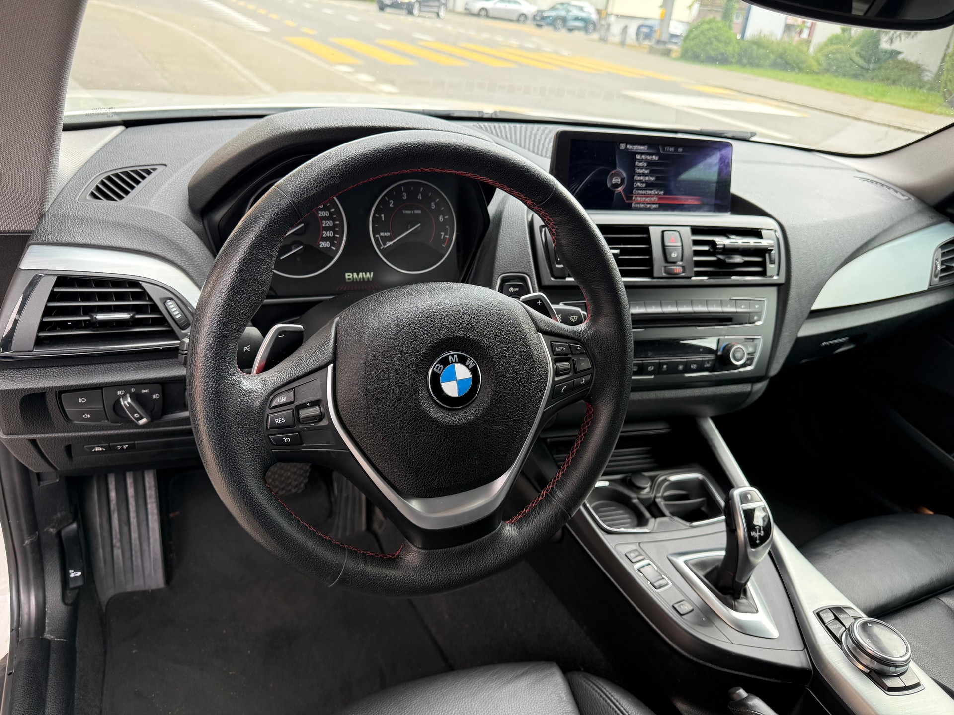 BMW 220i Sport Line Steptronic-image-11