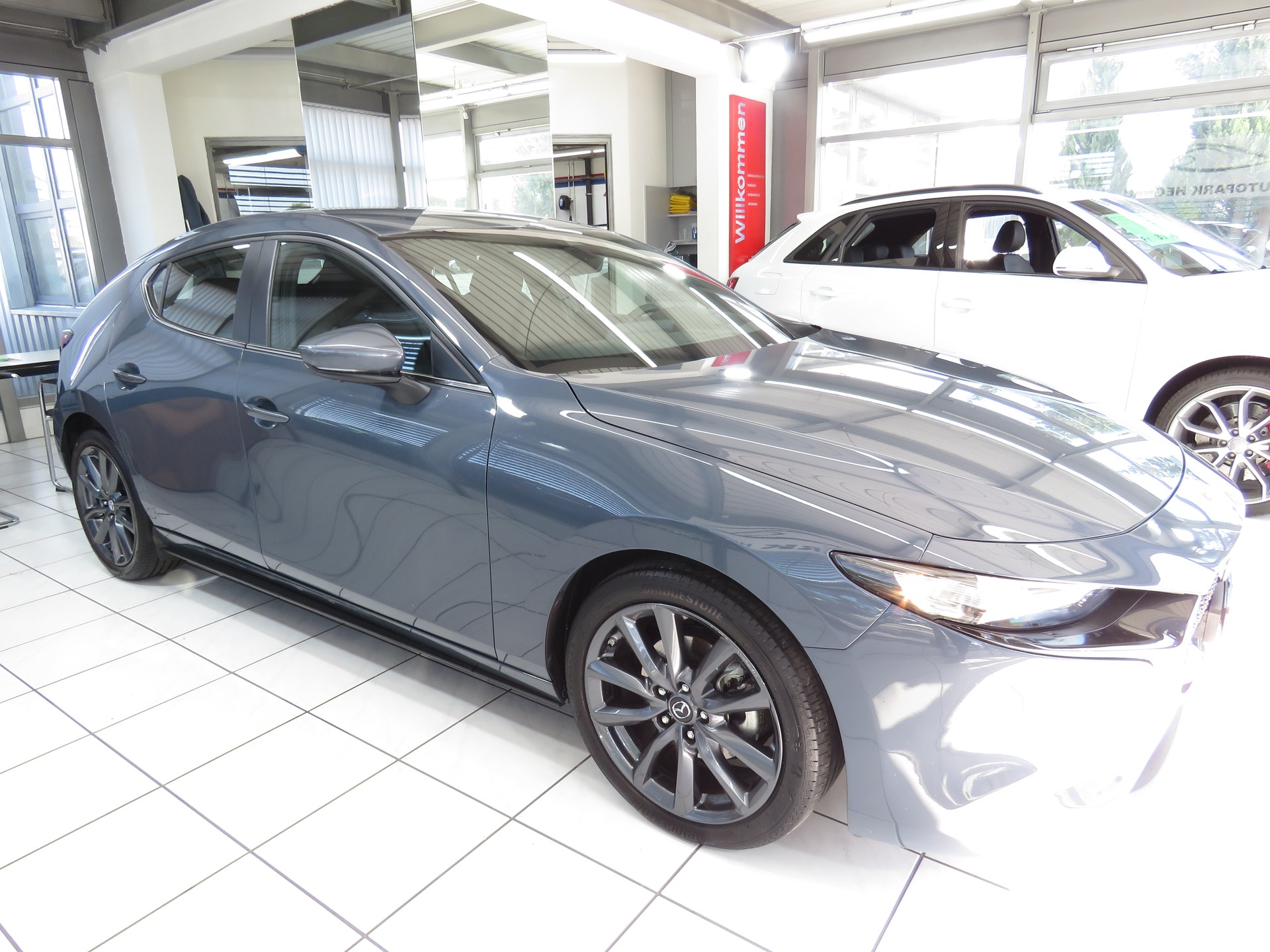 MAZDA 3 Hatchback SKYACTIV-G M Hybrid 122 Ambition Automat-showroom-element-2