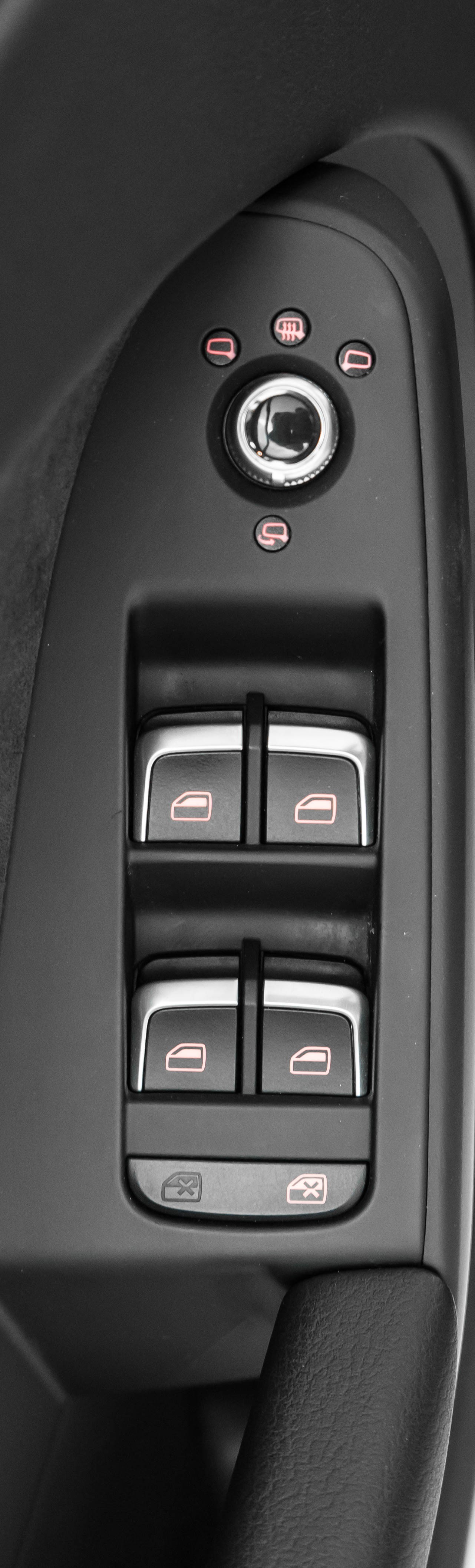AUDI A4 Avant 2.0 TDI quattro S-tronic S-LINE 190 PS-image-18