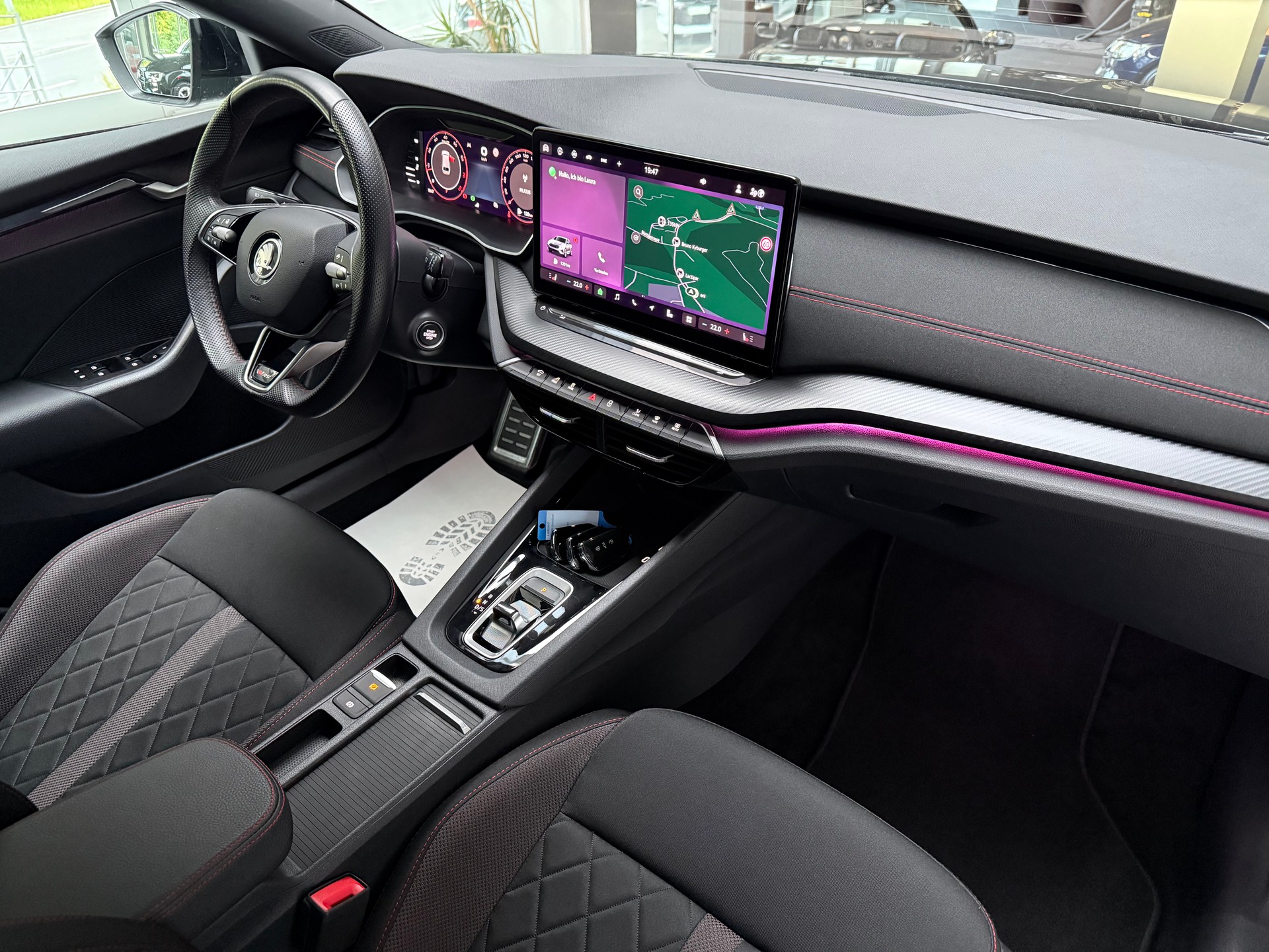 SKODA Octavia Combi 2.0 TSI DSG RS-image-8