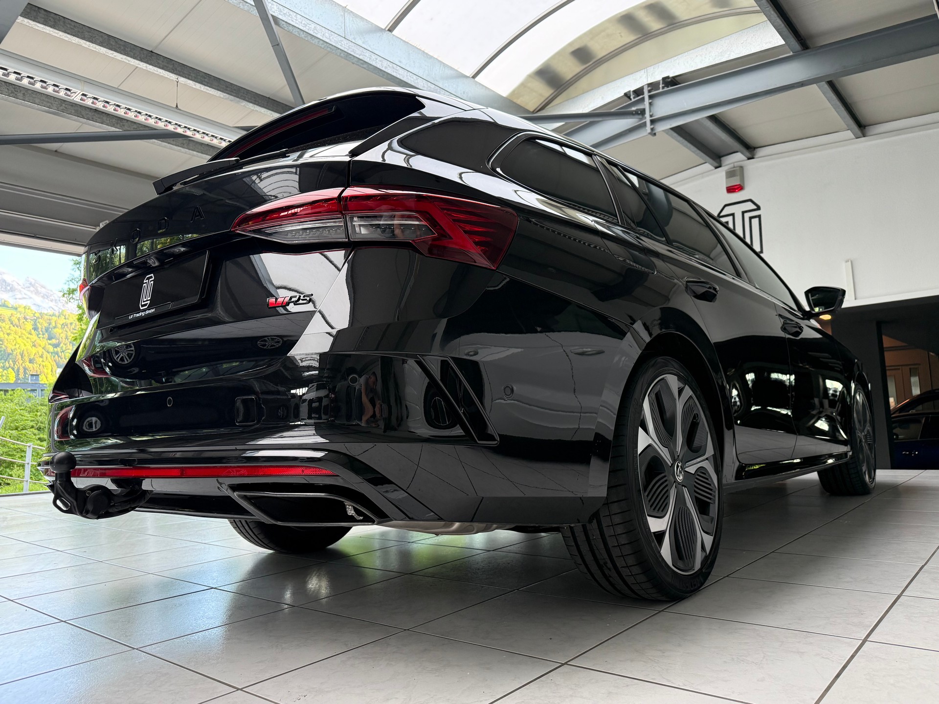 SKODA Octavia Combi 2.0 TSI DSG RS-image-4