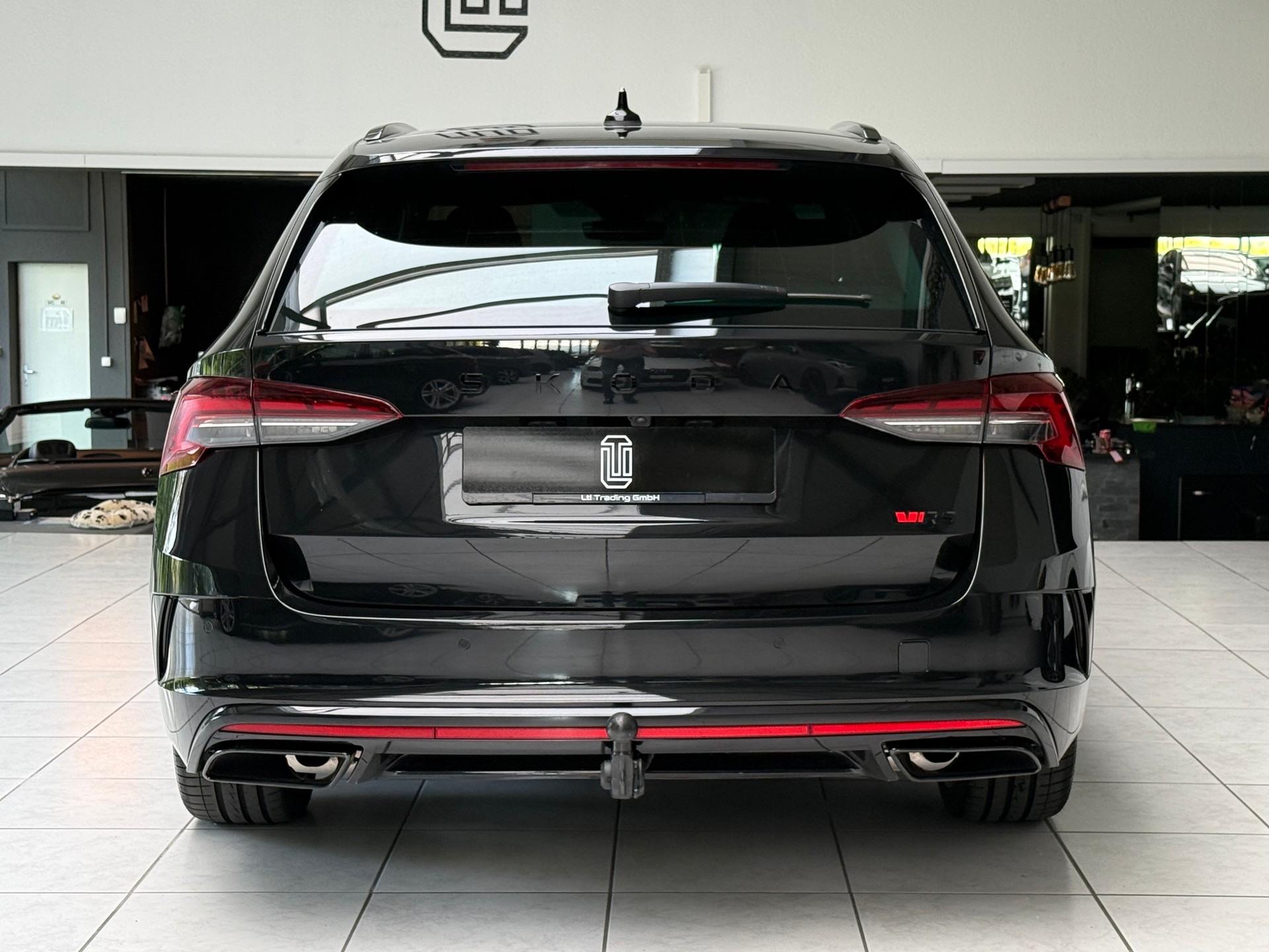 SKODA Octavia Combi 2.0 TSI DSG RS-image-3