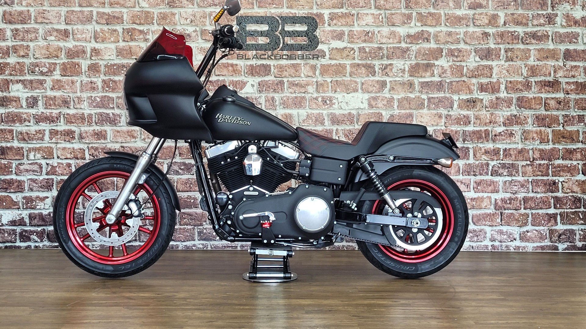 HARLEY-DAVIDSON FXDBI Dyna Street Bob-showroom-element-3
