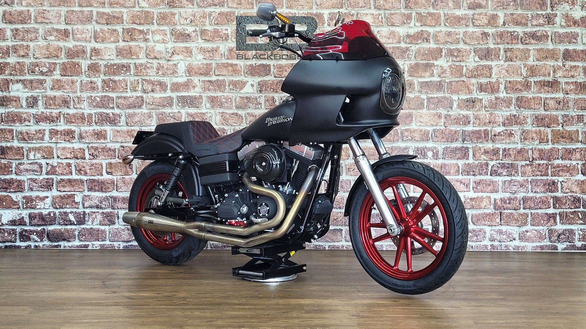HARLEY-DAVIDSON FXDBI Dyna Street Bob