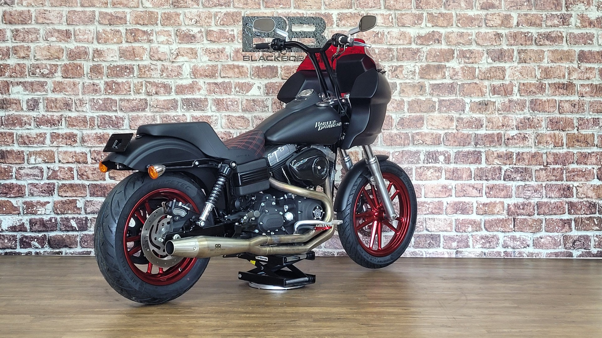 HARLEY-DAVIDSON FXDBI Dyna Street Bob-showroom-element-2