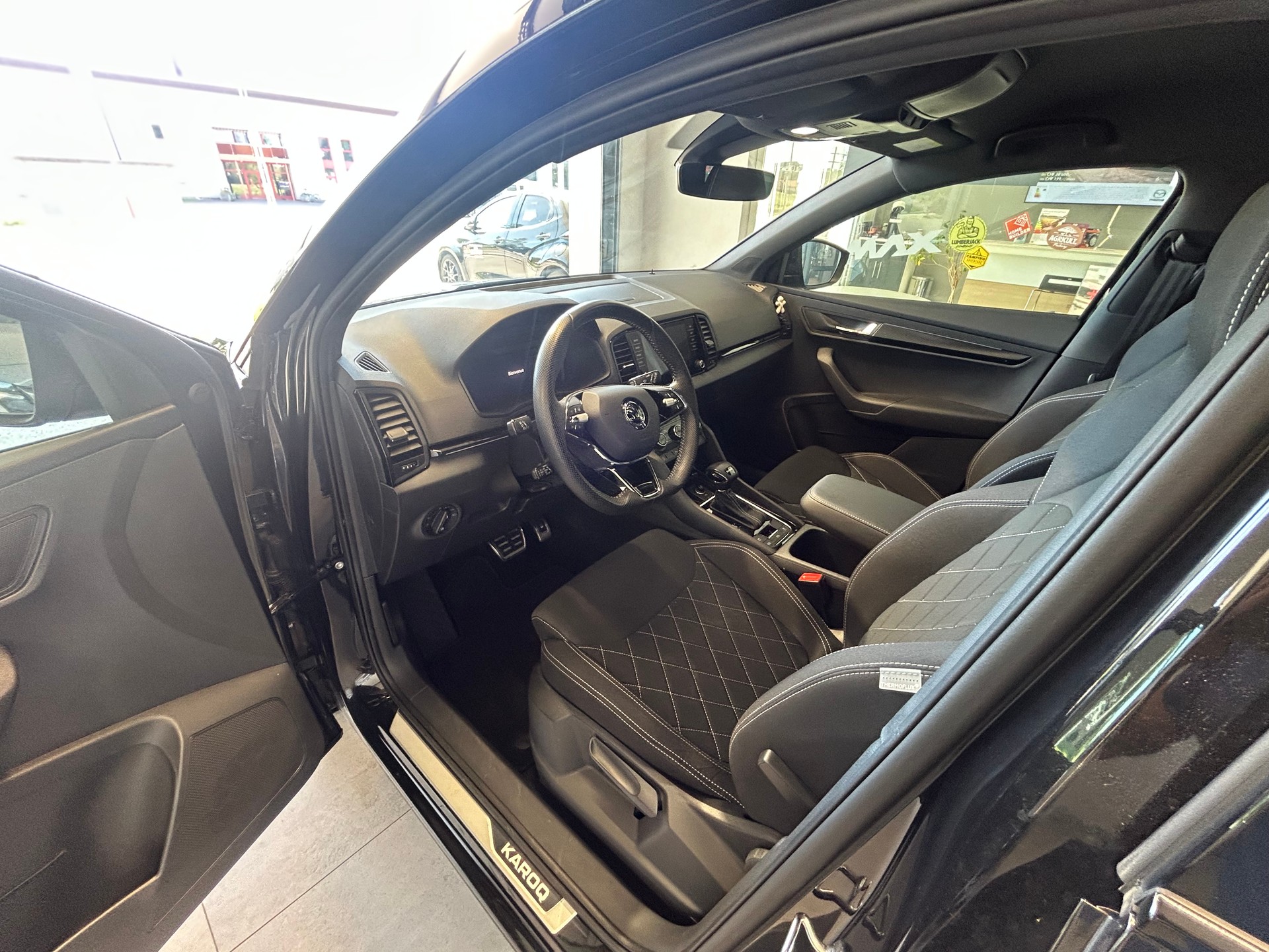 SKODA Karoq 1.5 TSI SportLine DSG-image-4
