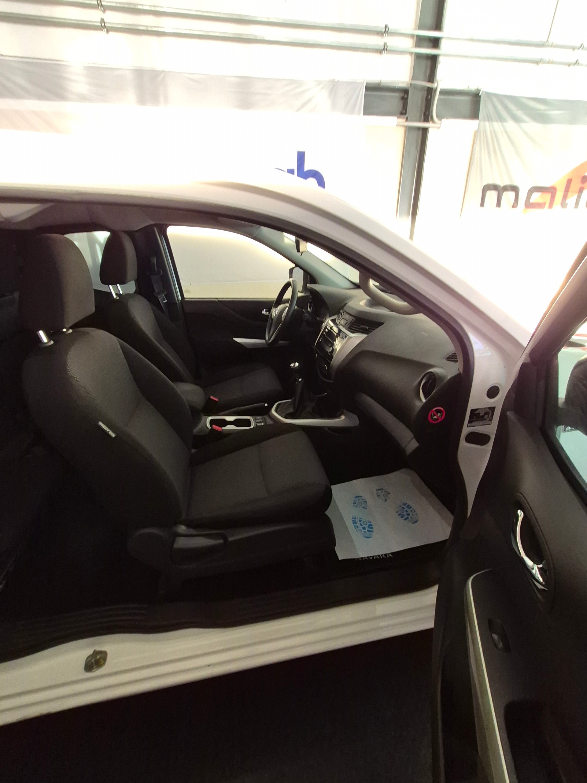 NISSAN Navara King Cab Visia 2.3 dCi 4WD-image-7